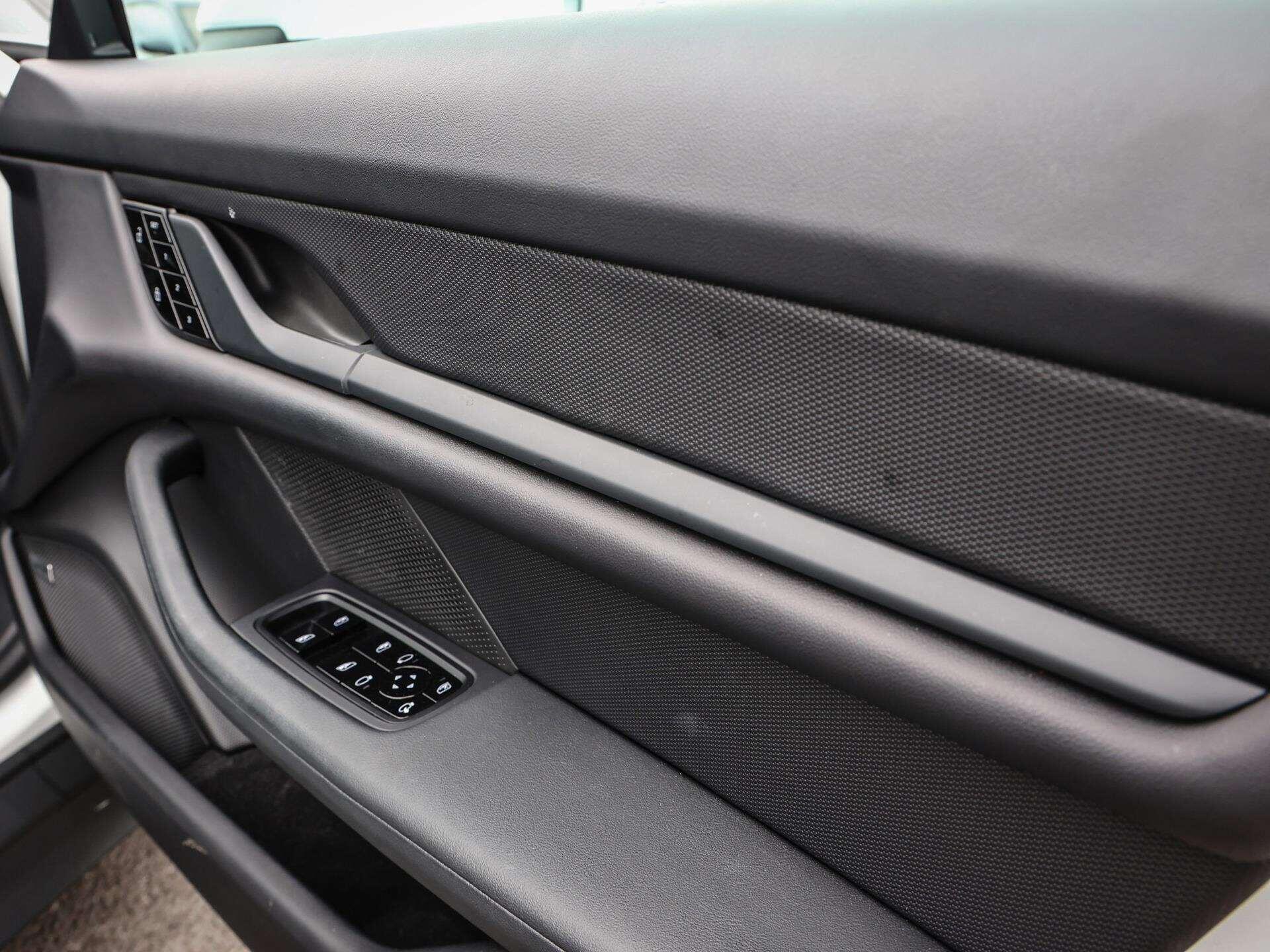 Porsche Taycan view 25