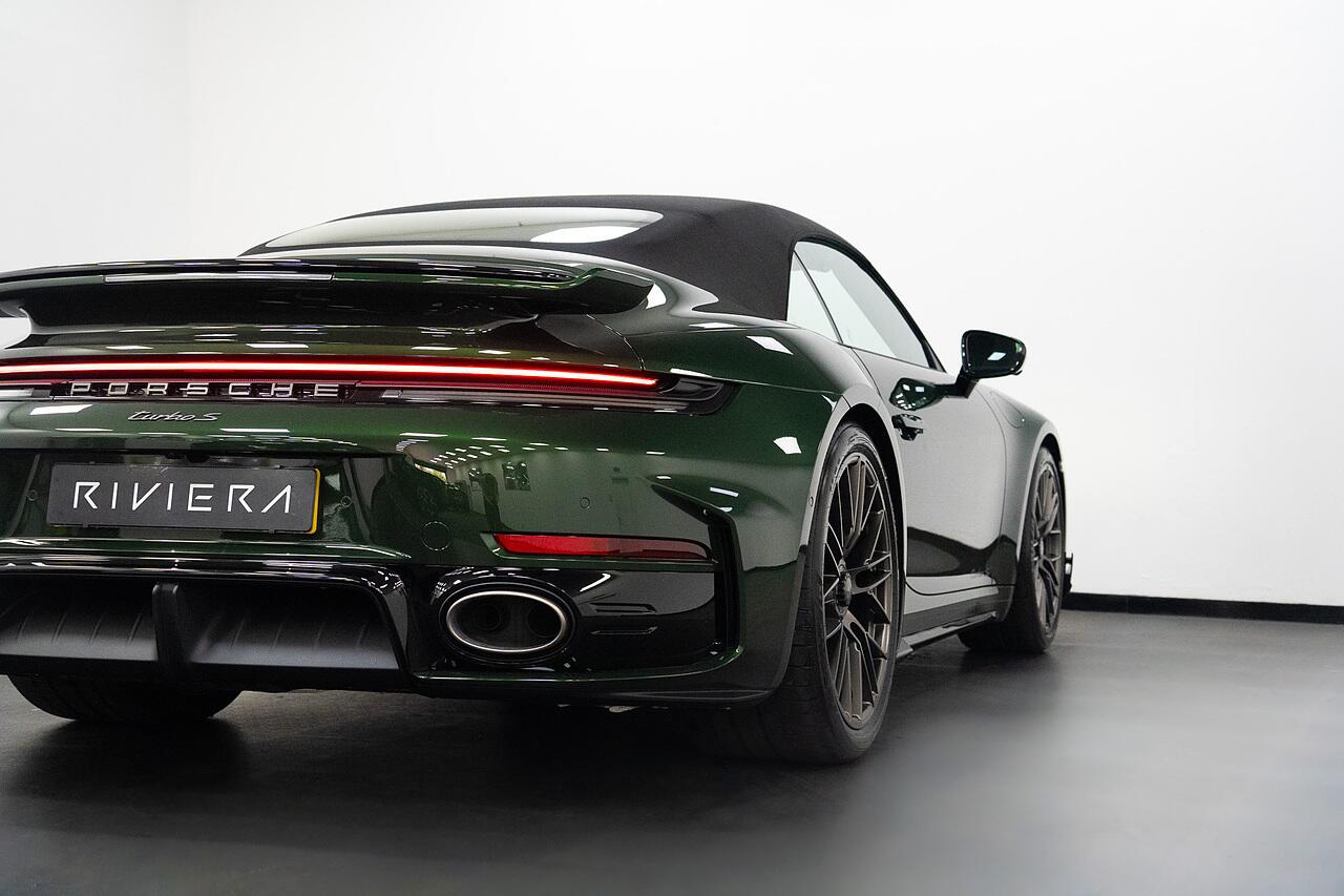 Porsche 911 view 35