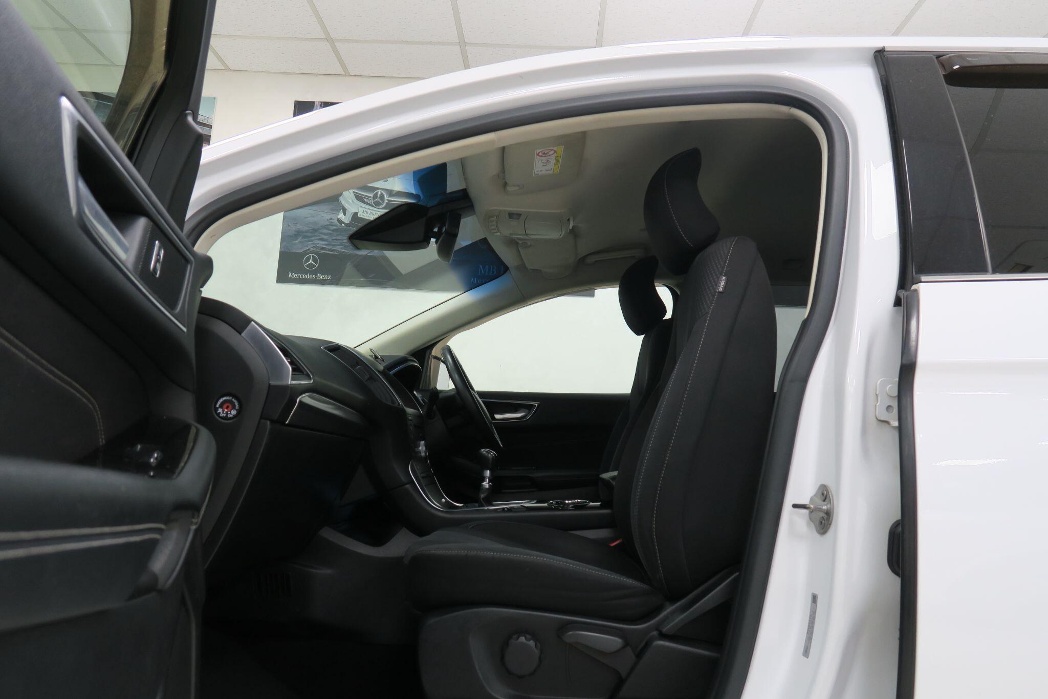 Ford Edge view 9