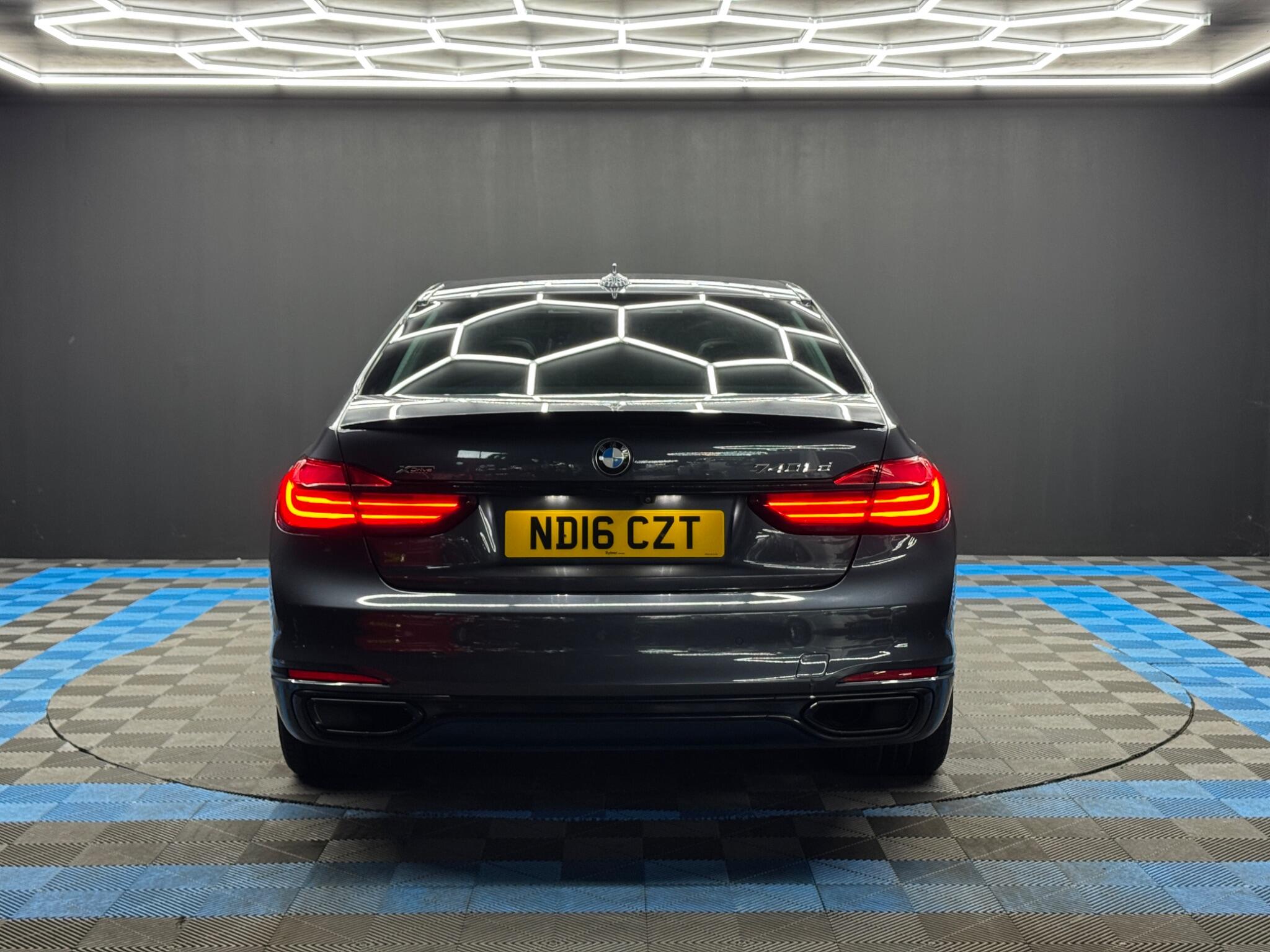 BMW 7 Series view 6