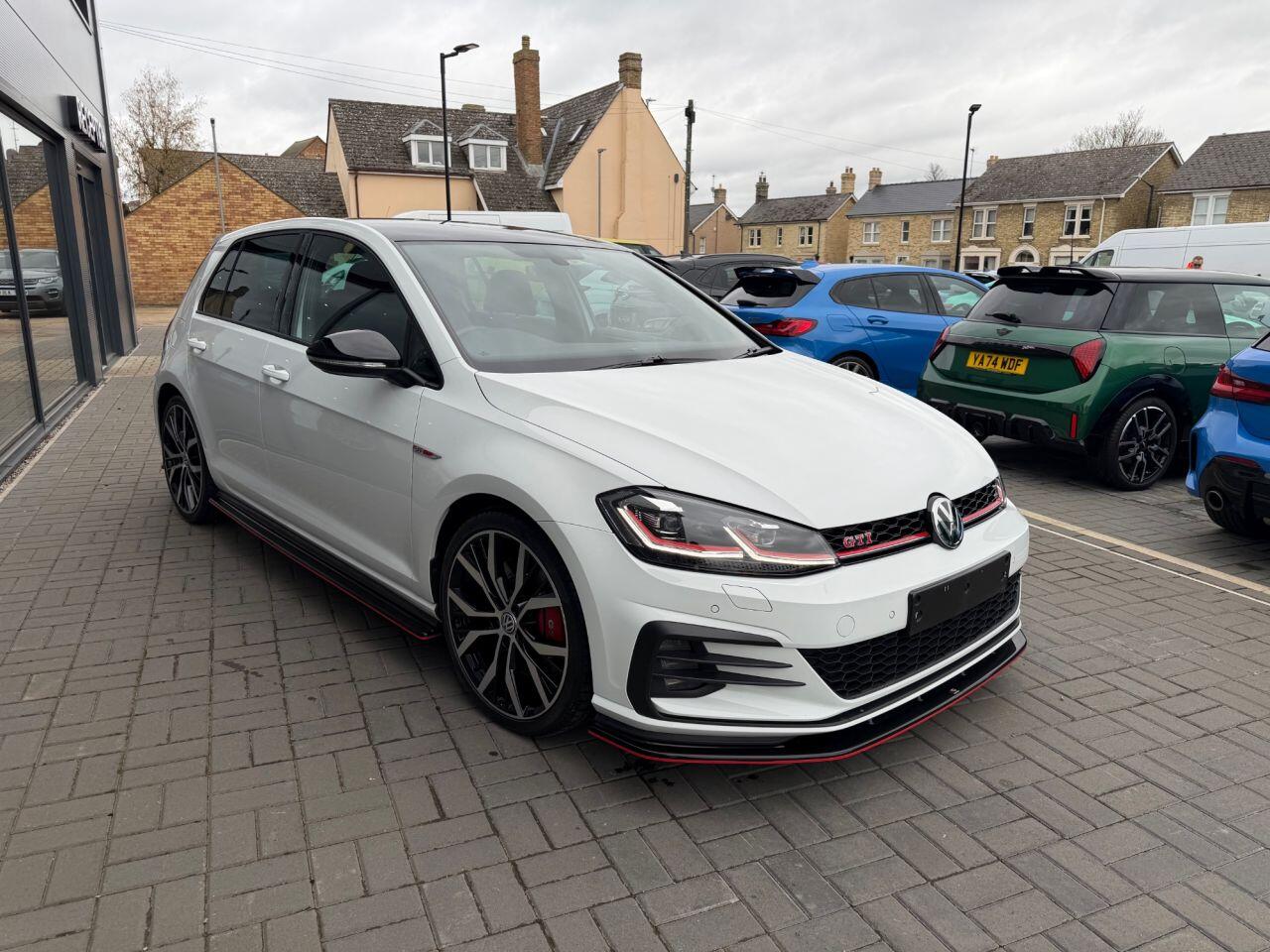 Volkswagen Golf view 3