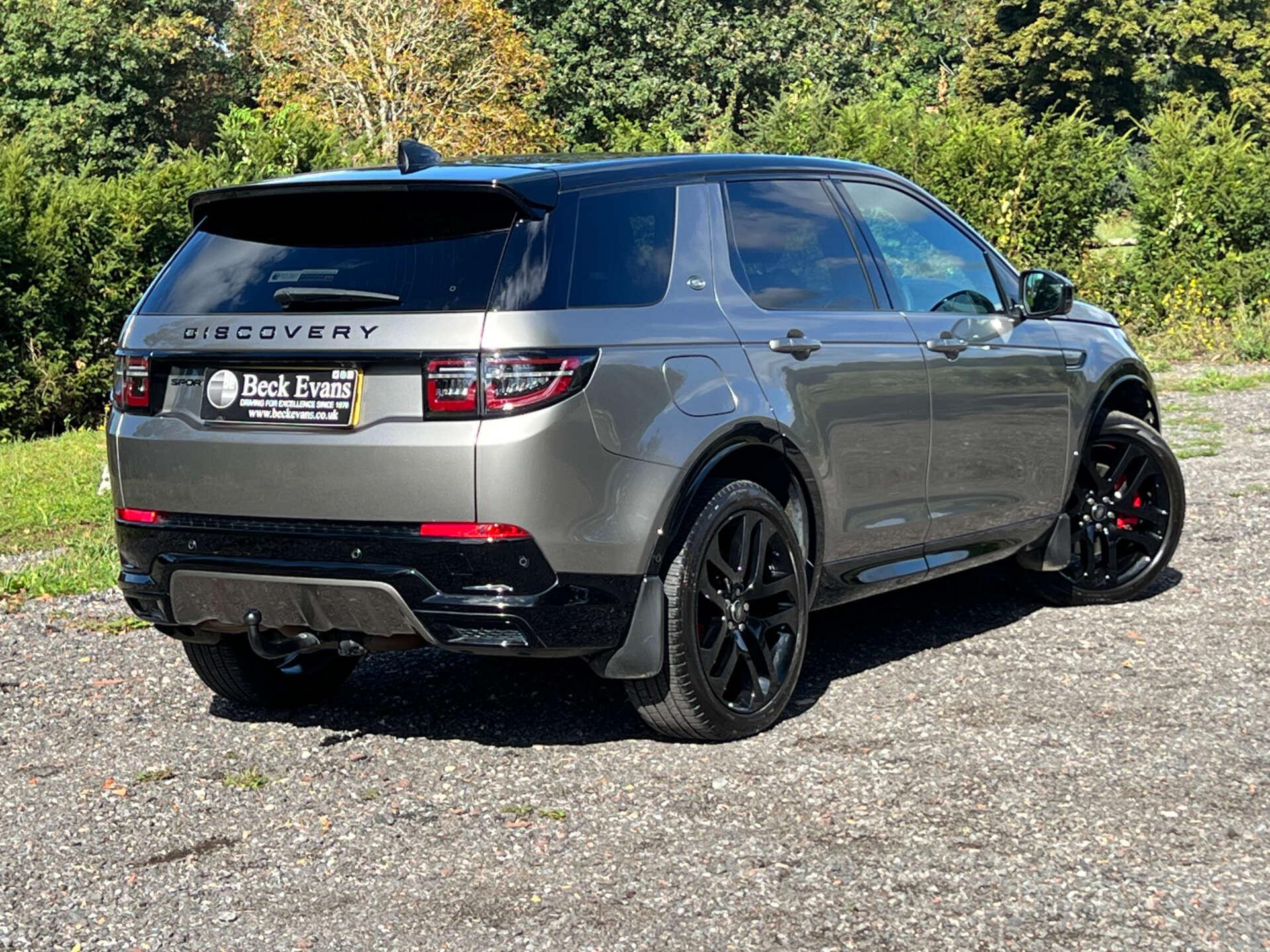 Land Rover Discovery Sport view 16