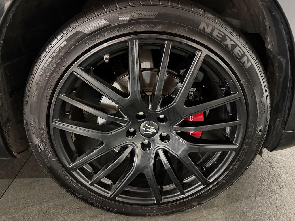 Maserati Levante view 30