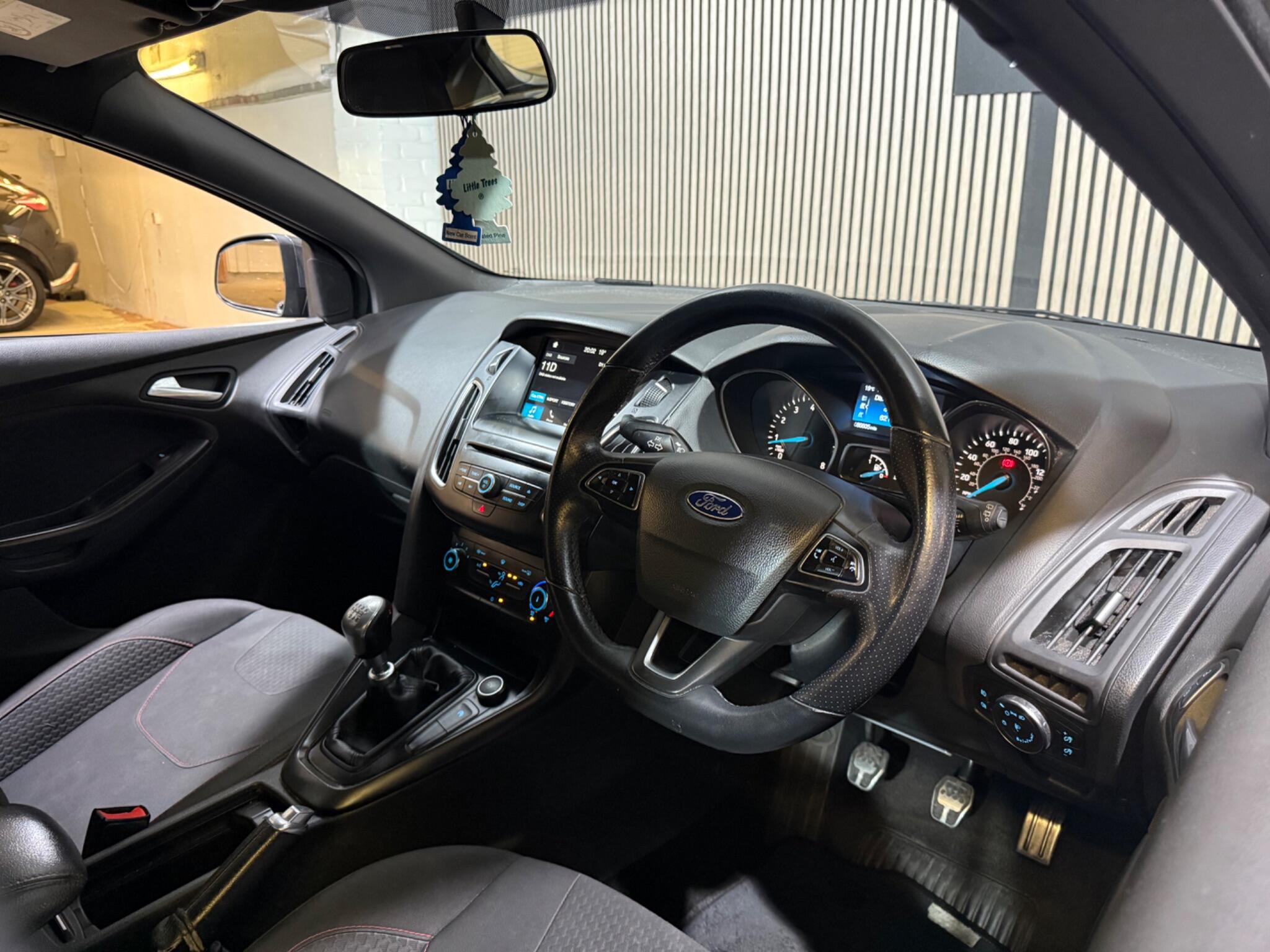 2018 Ford Focus 1.0T EcoBoost ST-Line Euro 6 (s/s) 5dr • 87,000 miles image 14