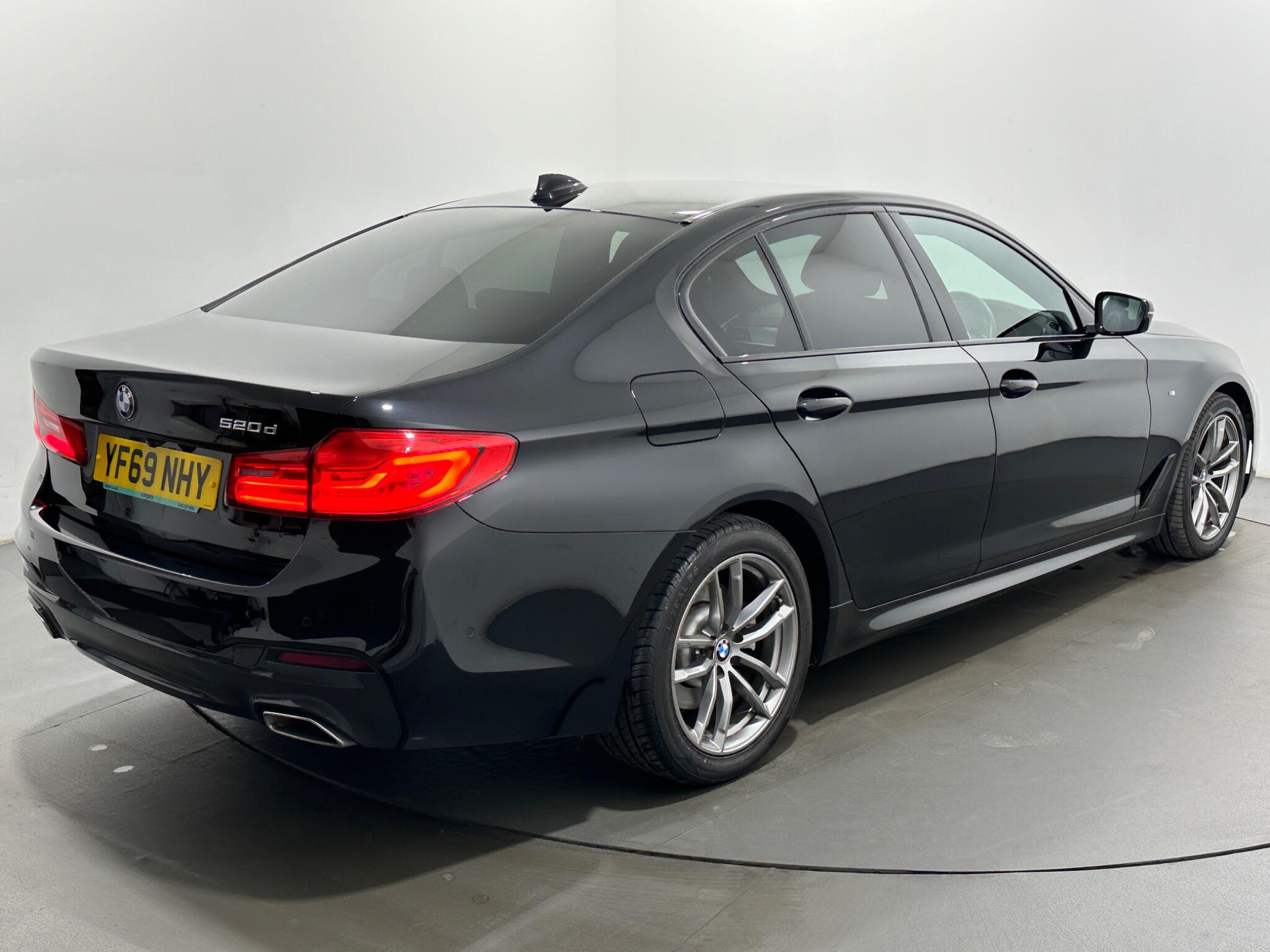 BMW 5 Series view 51