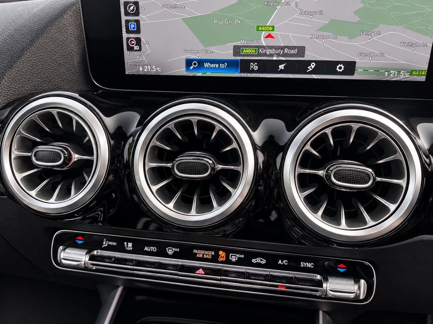 Mercedes-Benz GLA view 21