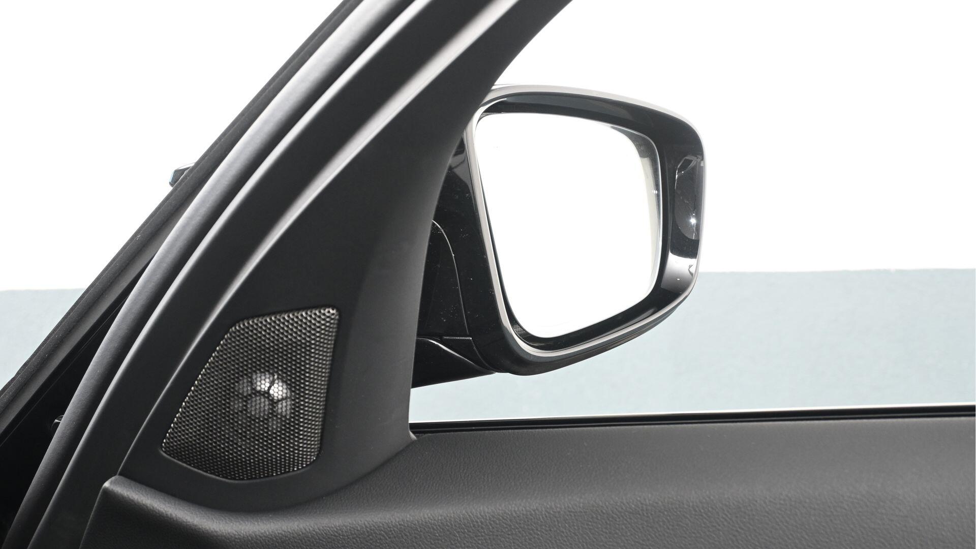 BMW 3 Series view 20