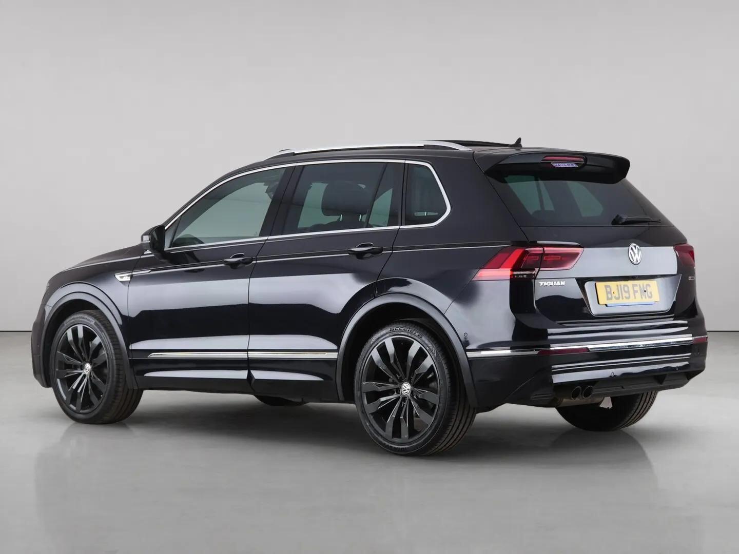 Volkswagen Tiguan view 6