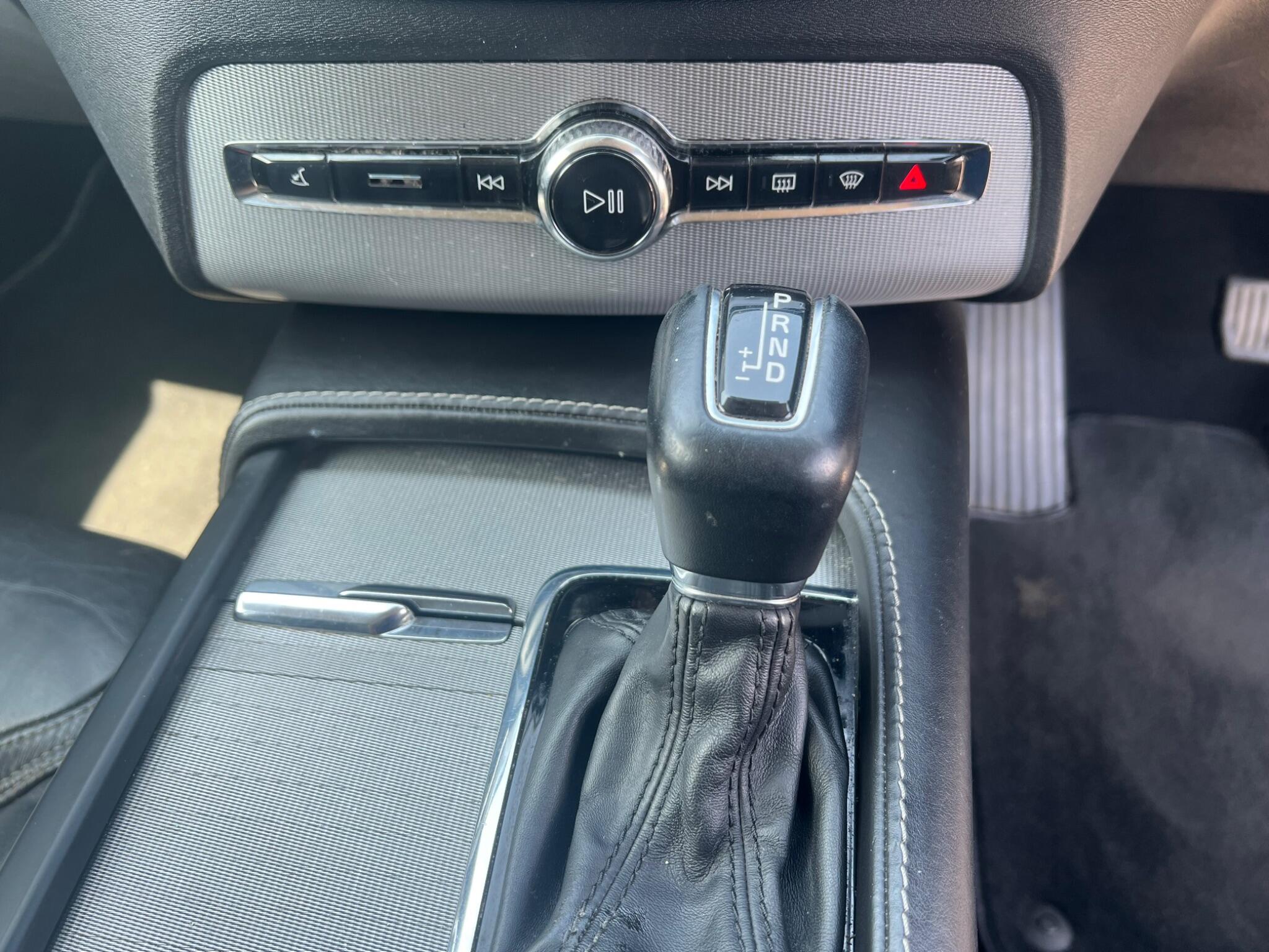 Volvo XC90 view 35
