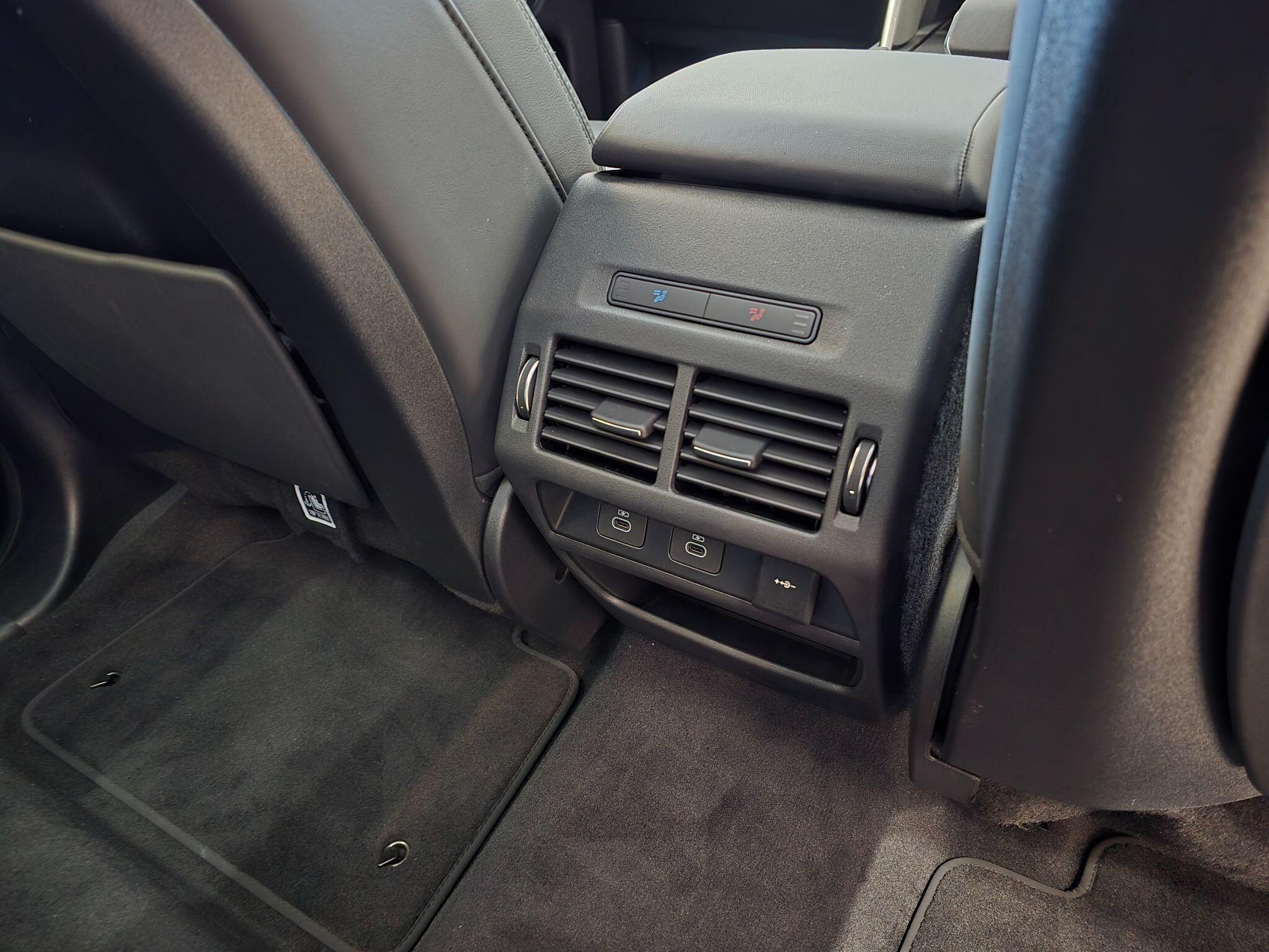 Land Rover Discovery Sport view 46