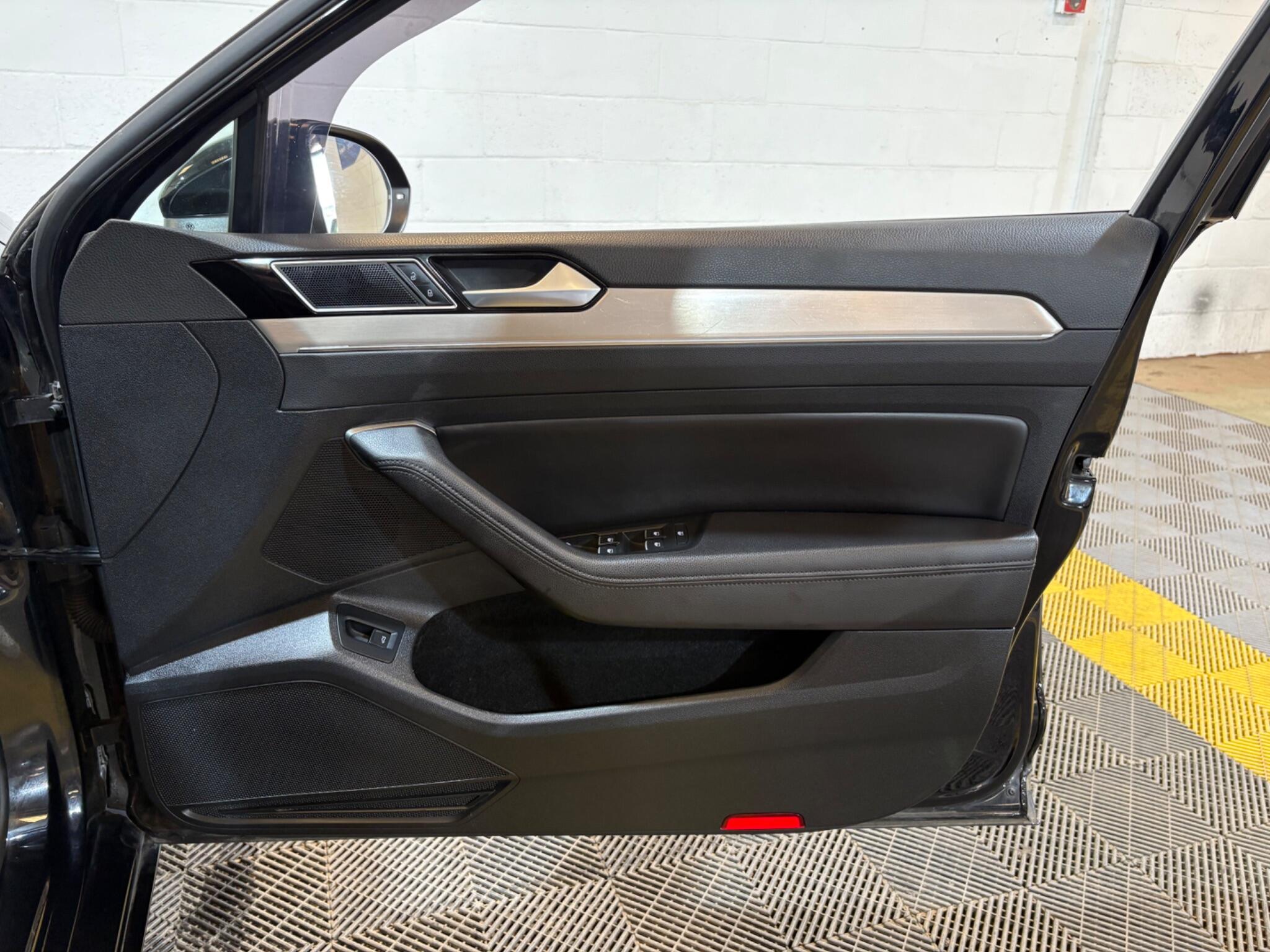 Volkswagen Passat view 41