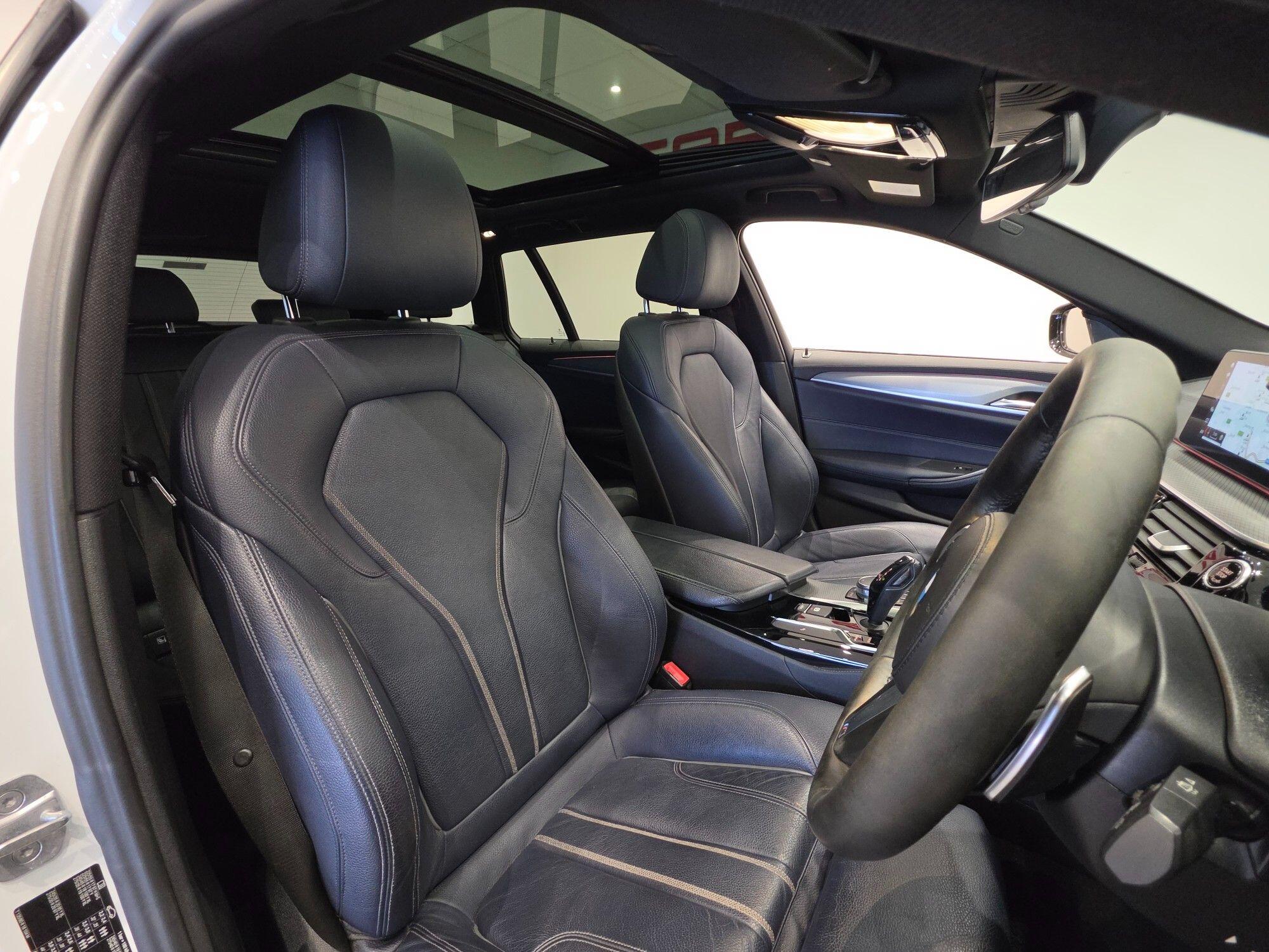BMW 5 Series view 22