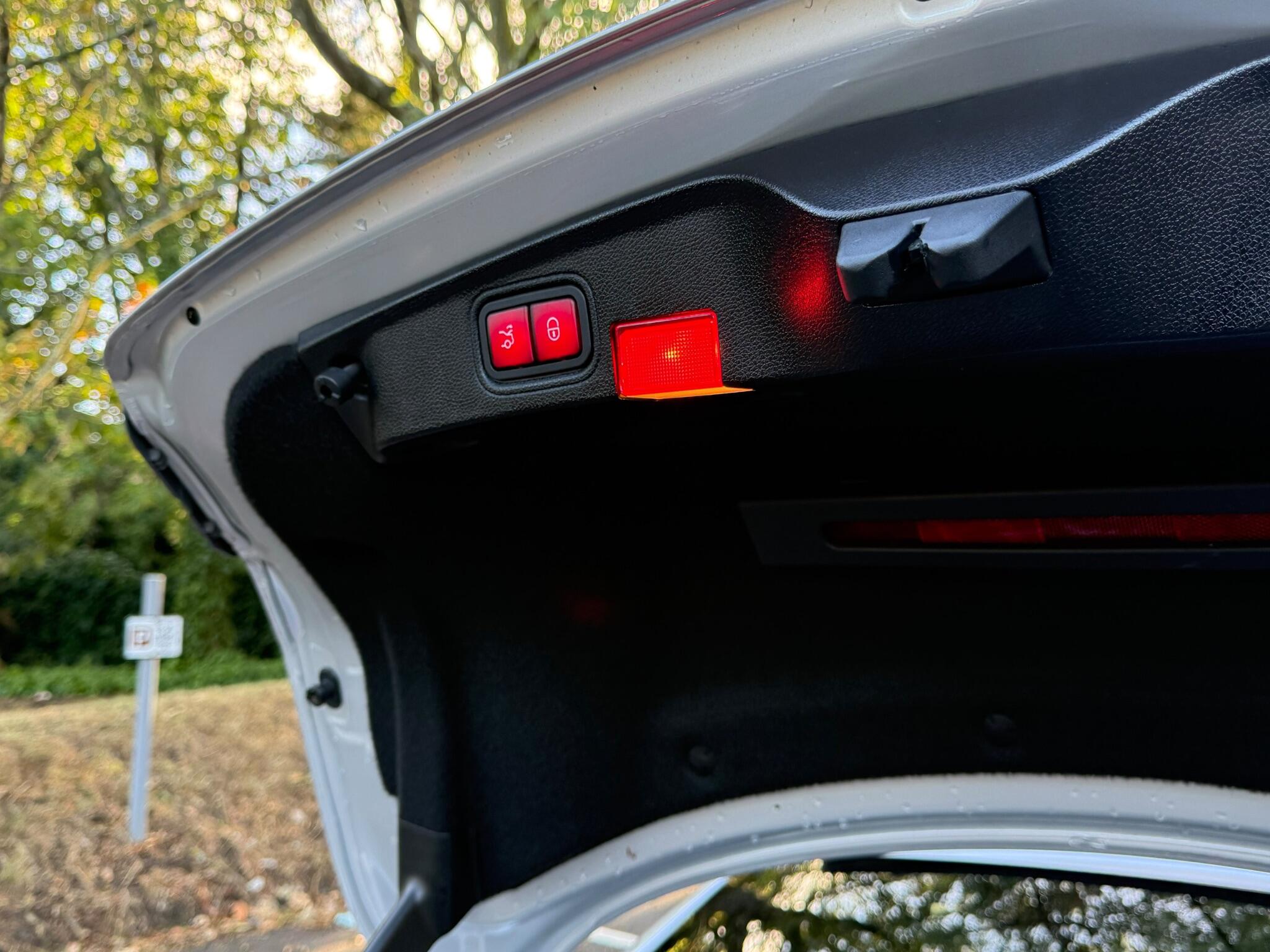 Mercedes-Benz C-Class view 23