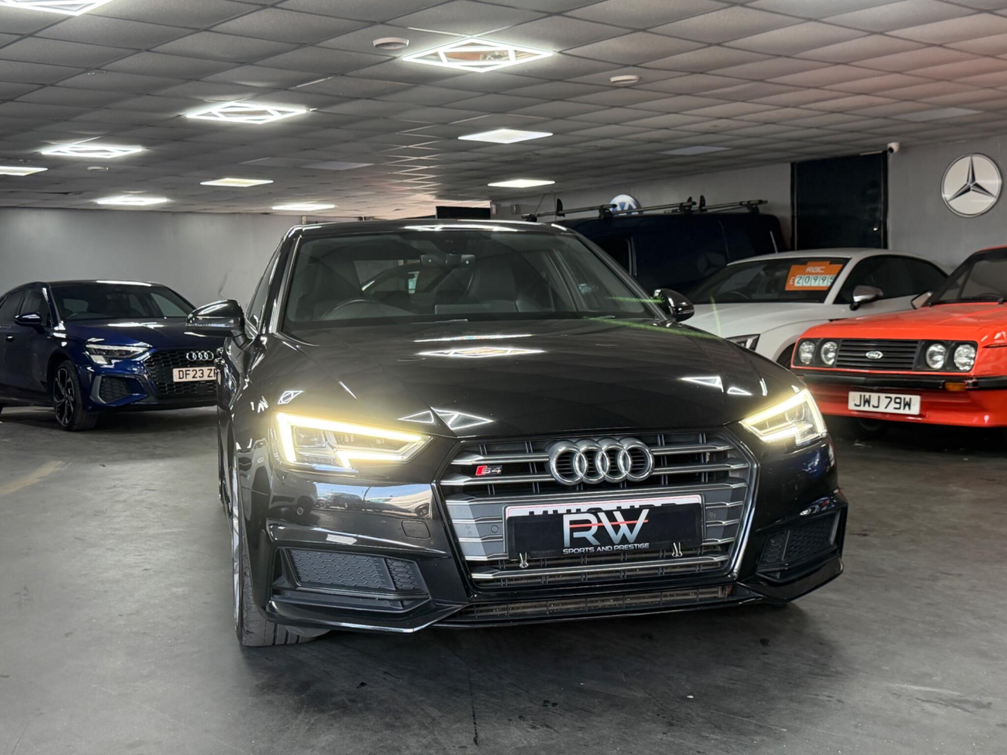 Audi S4 view 8