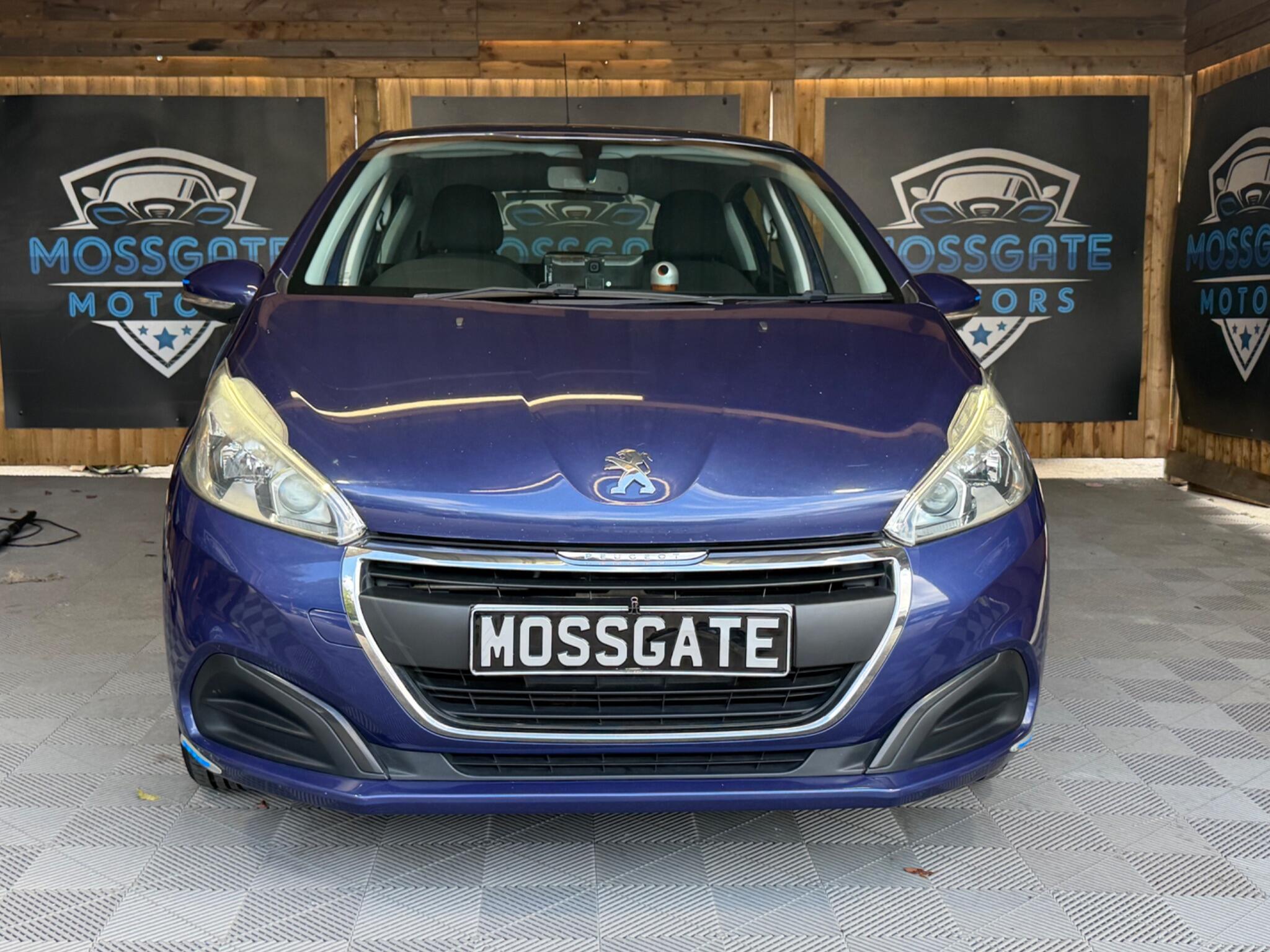 Peugeot 208 view 4