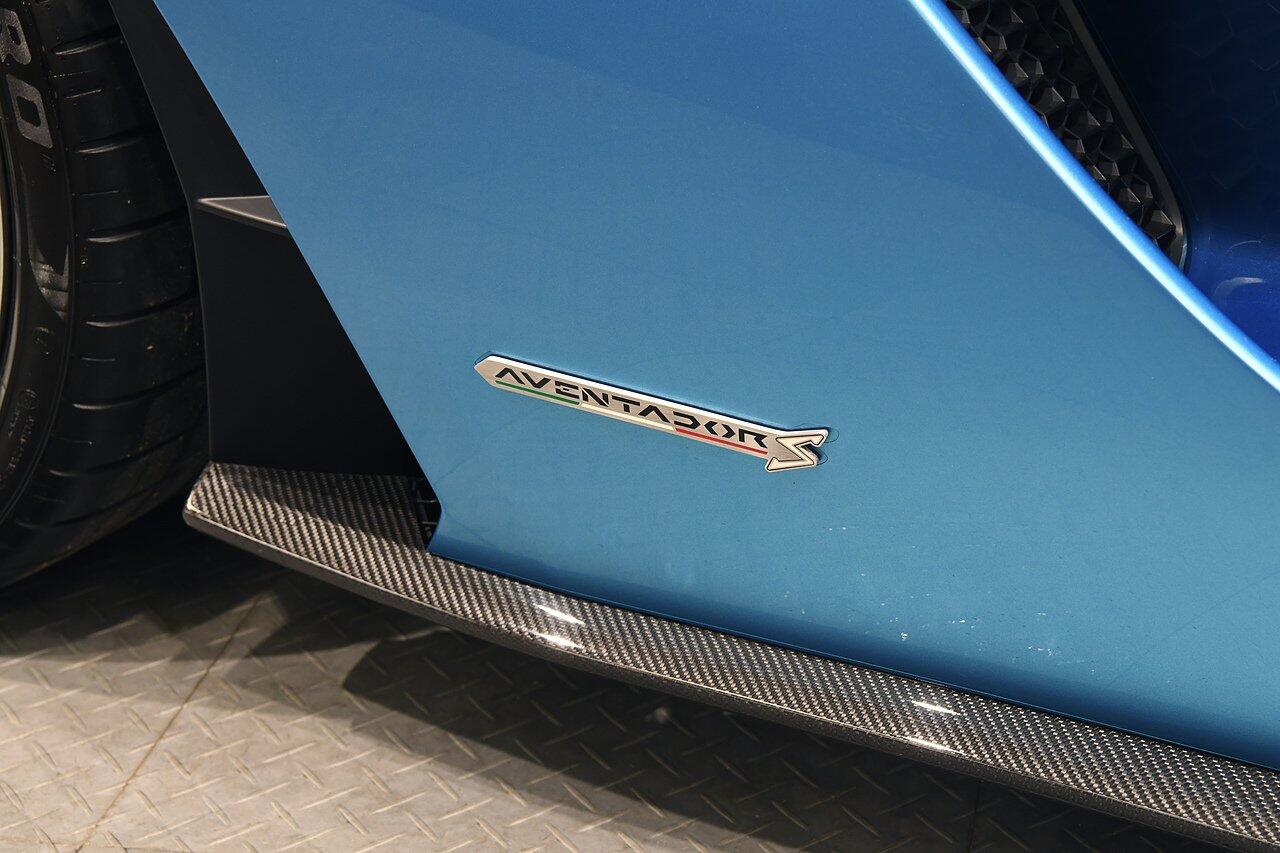 Lamborghini Aventador view 58