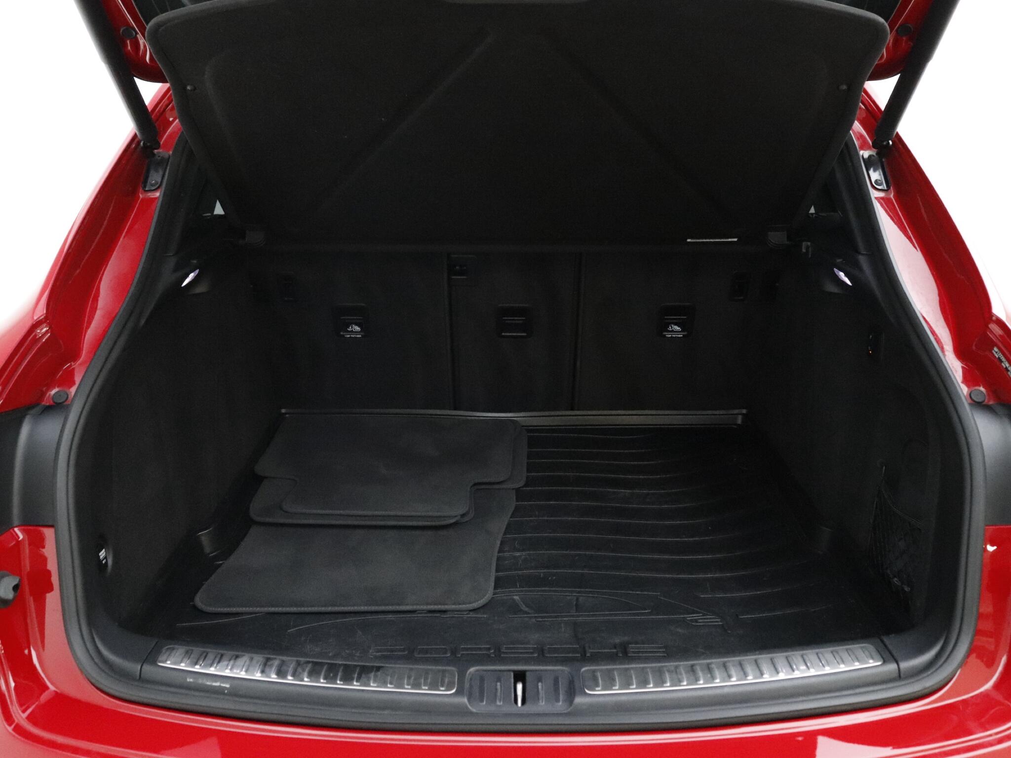 Porsche Macan view 19