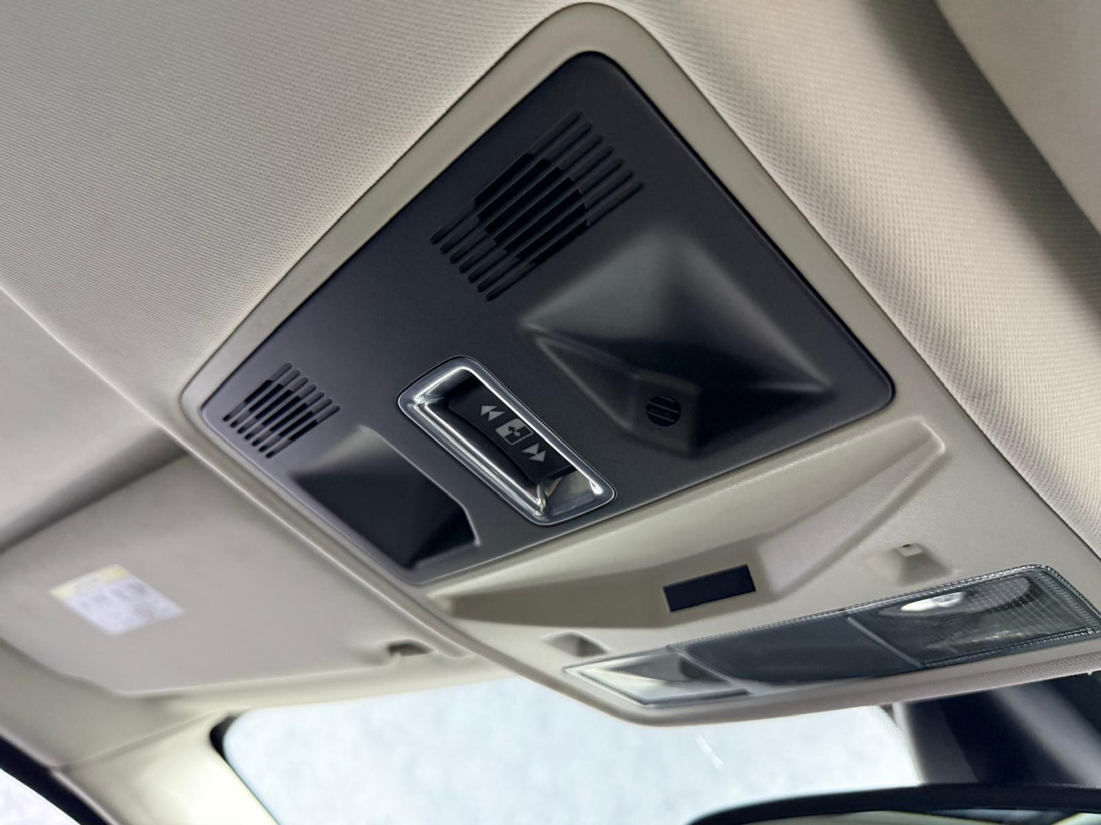Land Rover Range Rover Evoque view 23