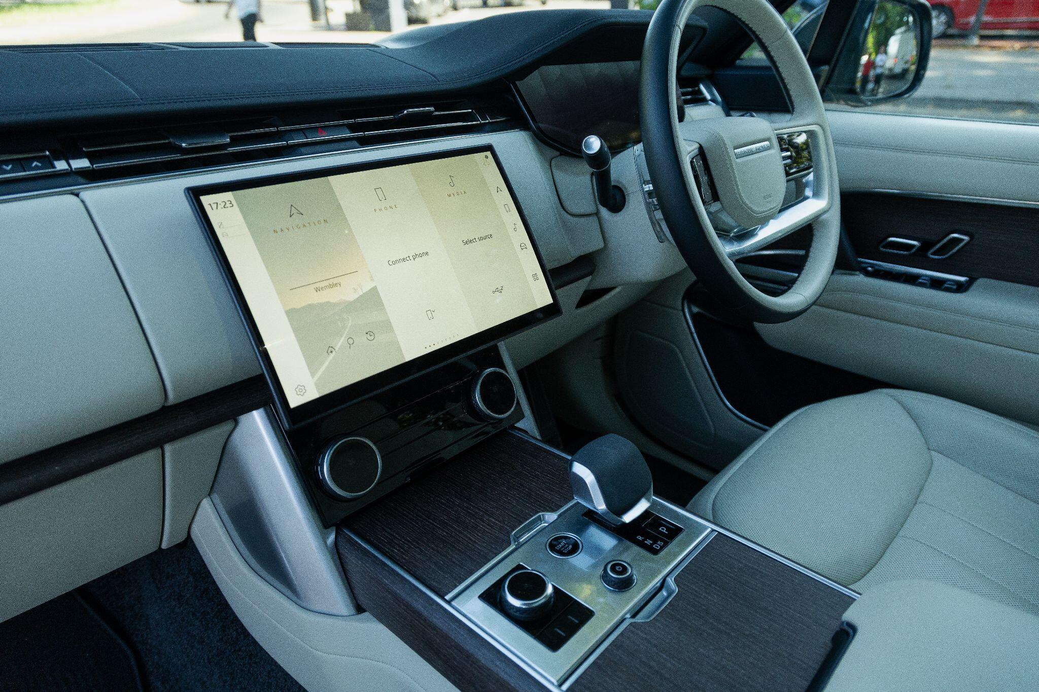 Land Rover Range Rover view 18