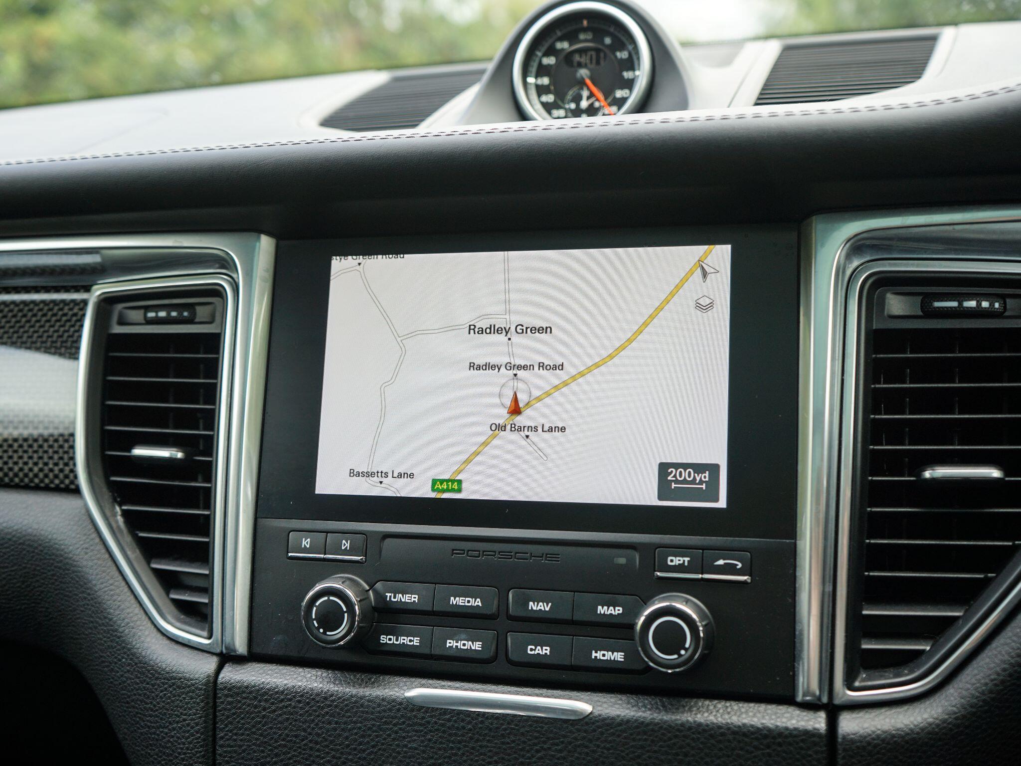 Porsche Macan view 25
