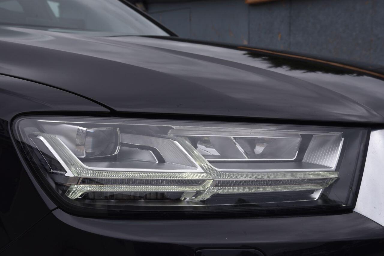 Audi Q7 view 10