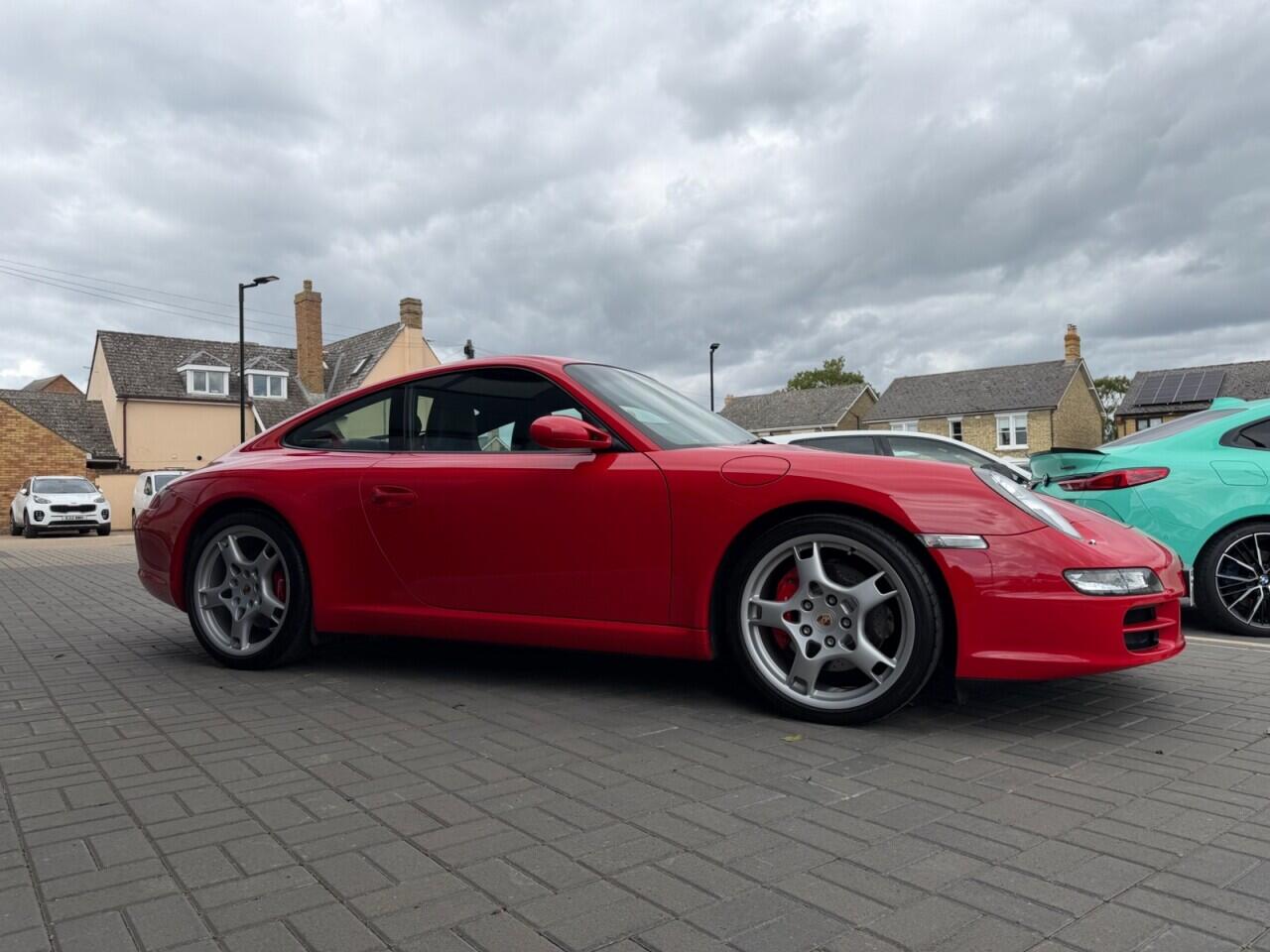Porsche 911 view 13