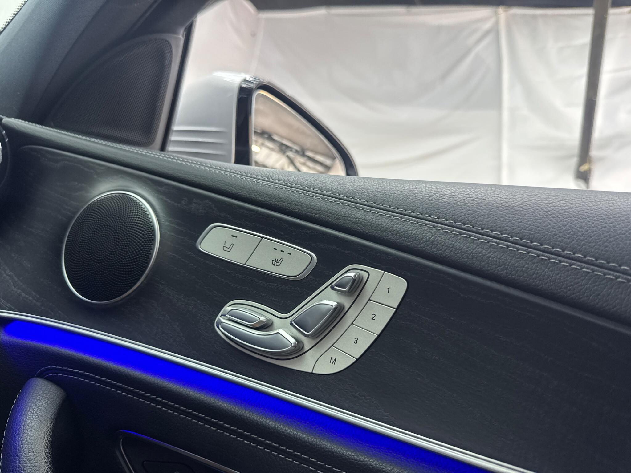 Mercedes-Benz E Class view 33