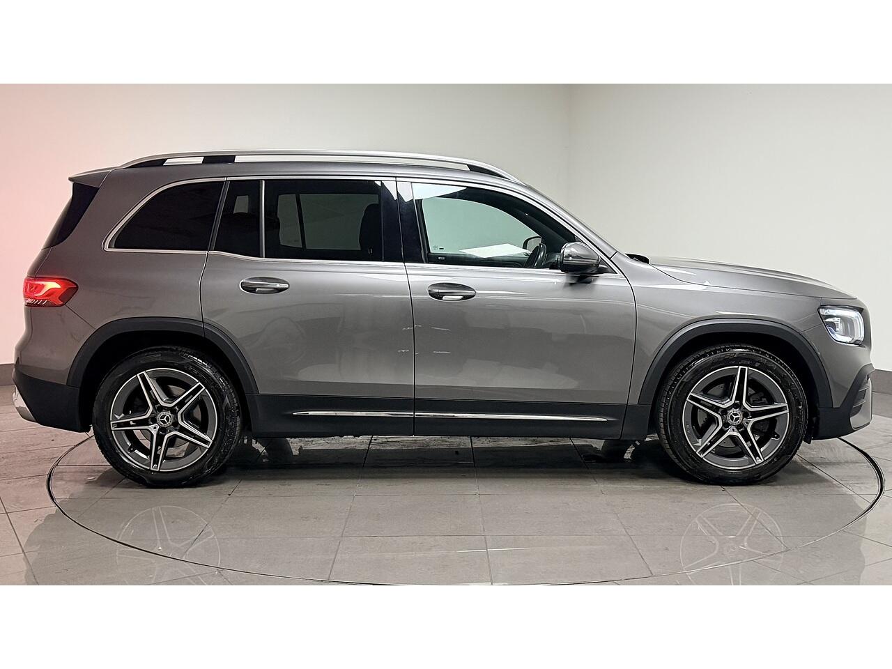 Mercedes-Benz GLB view 9