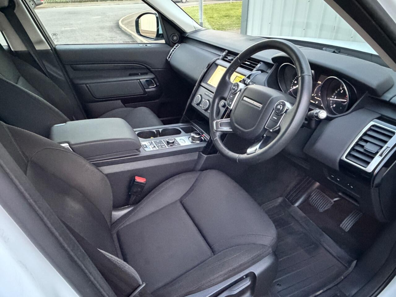 Land Rover Discovery view 19