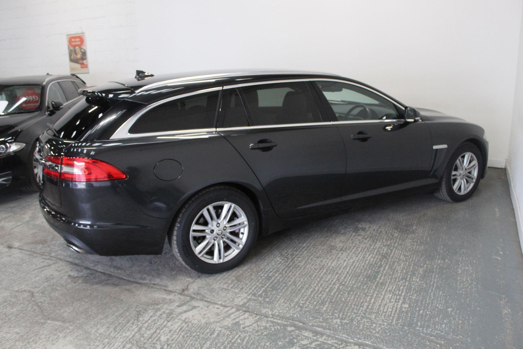 Jaguar XF view 11