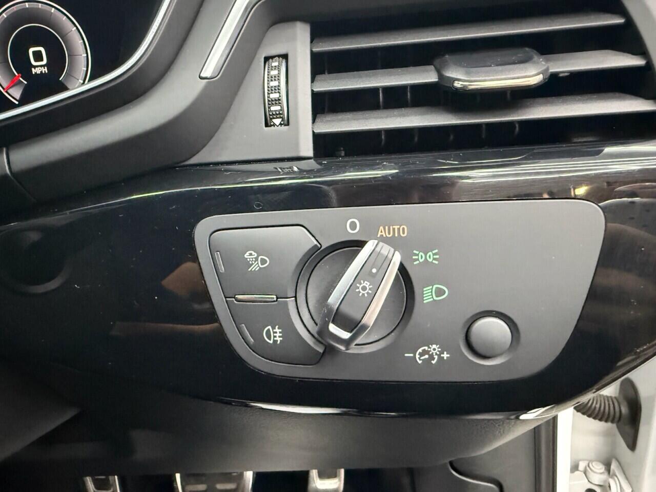 Audi A4 view 12