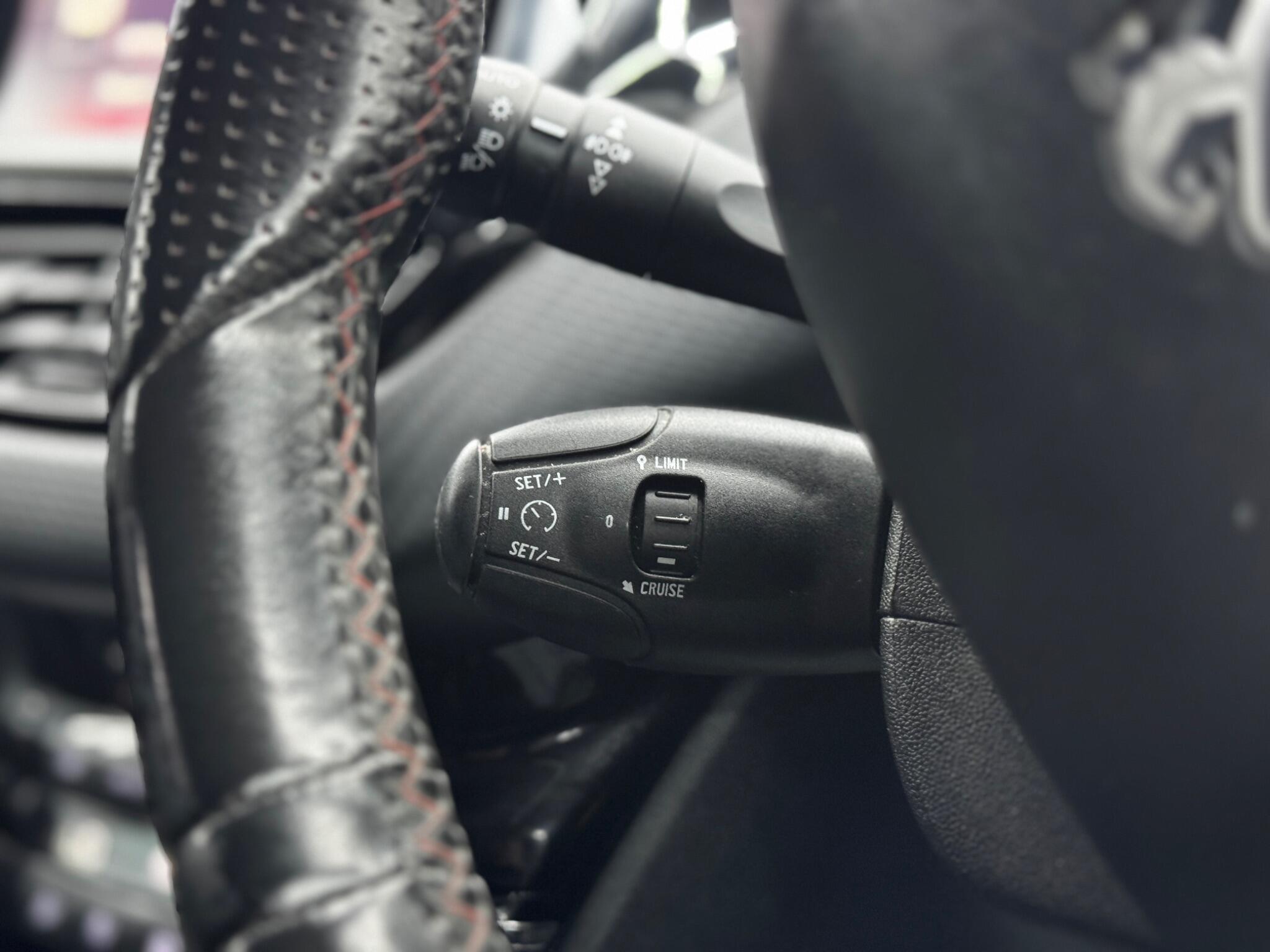 Peugeot 208 view 22