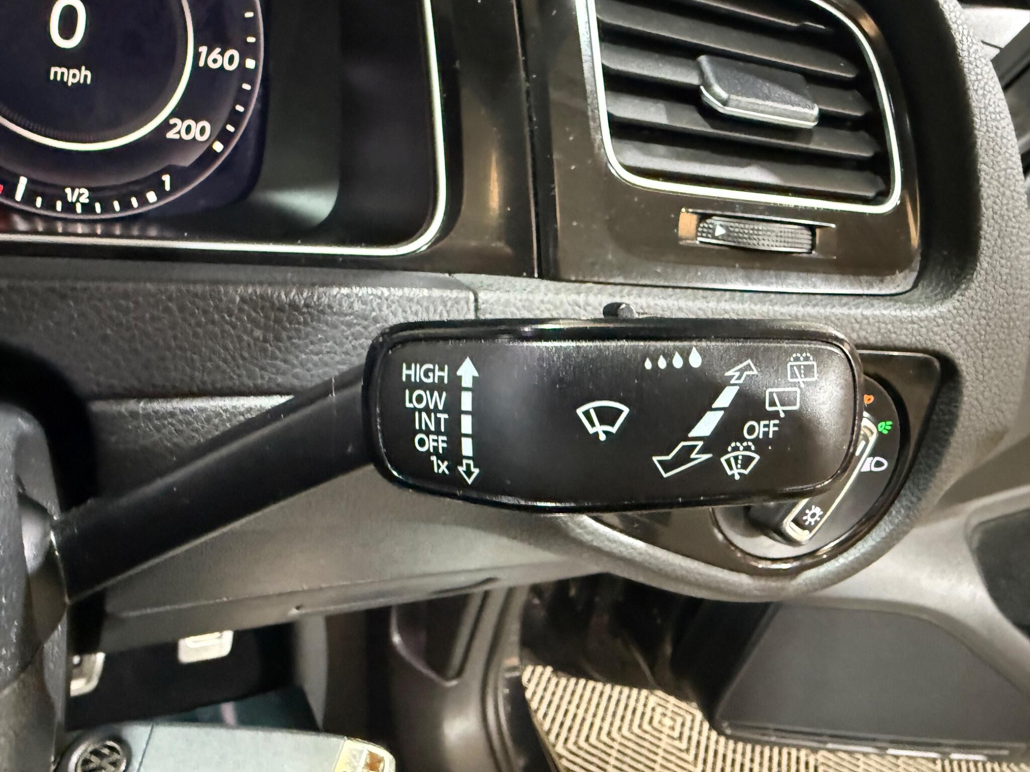 Volkswagen Golf view 33