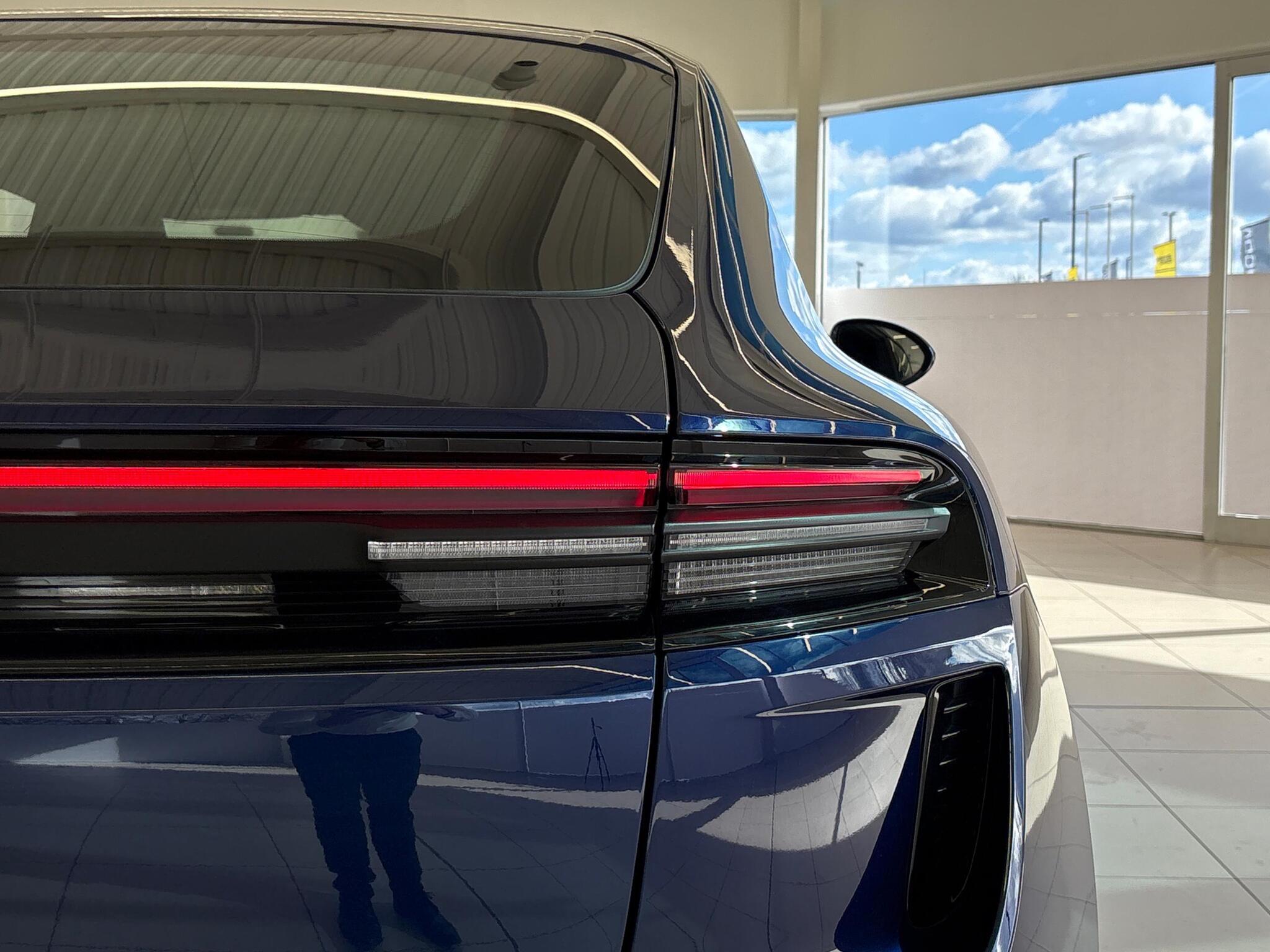 Porsche Macan view 50