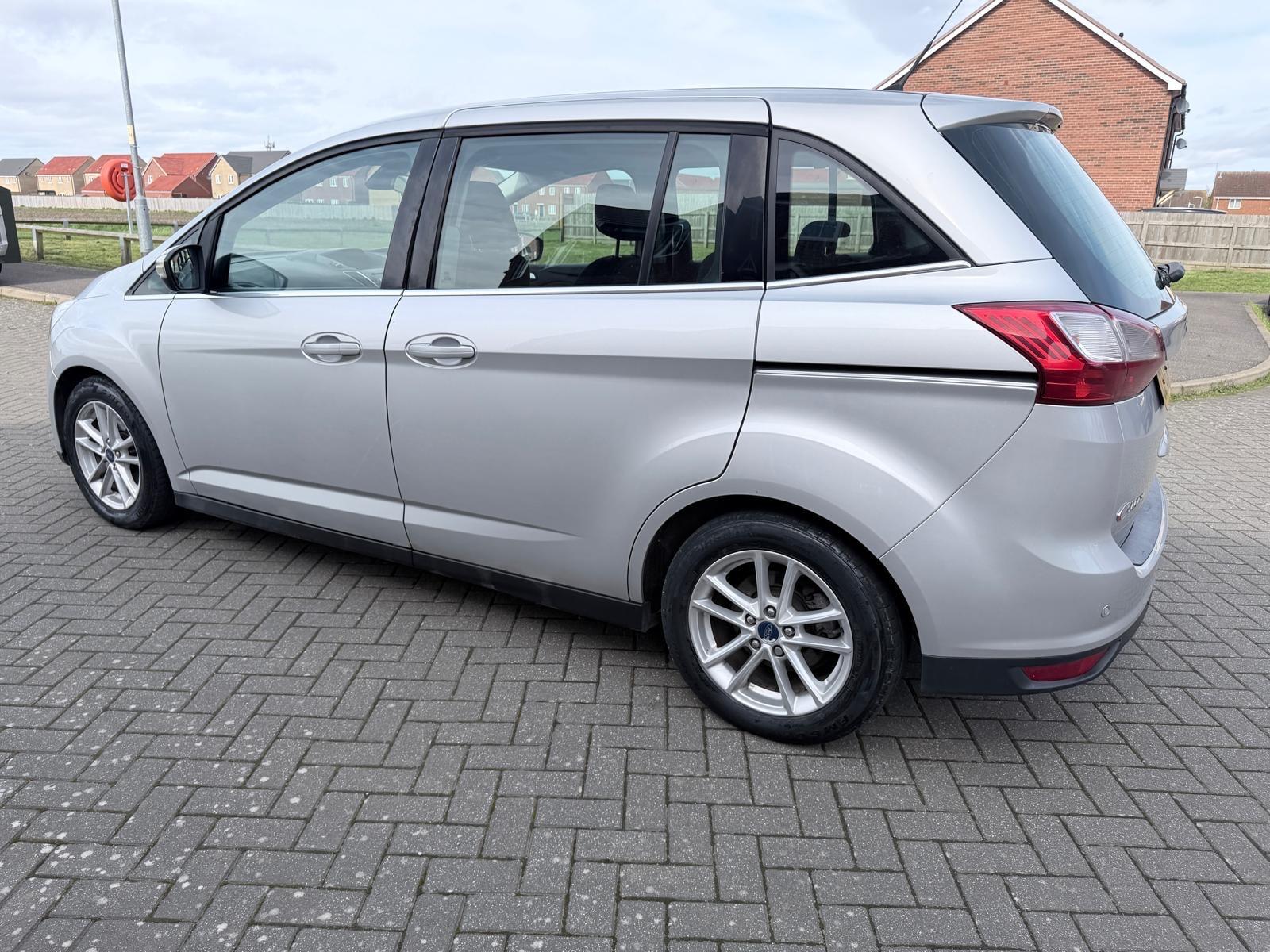 Ford Grand C-Max view 7