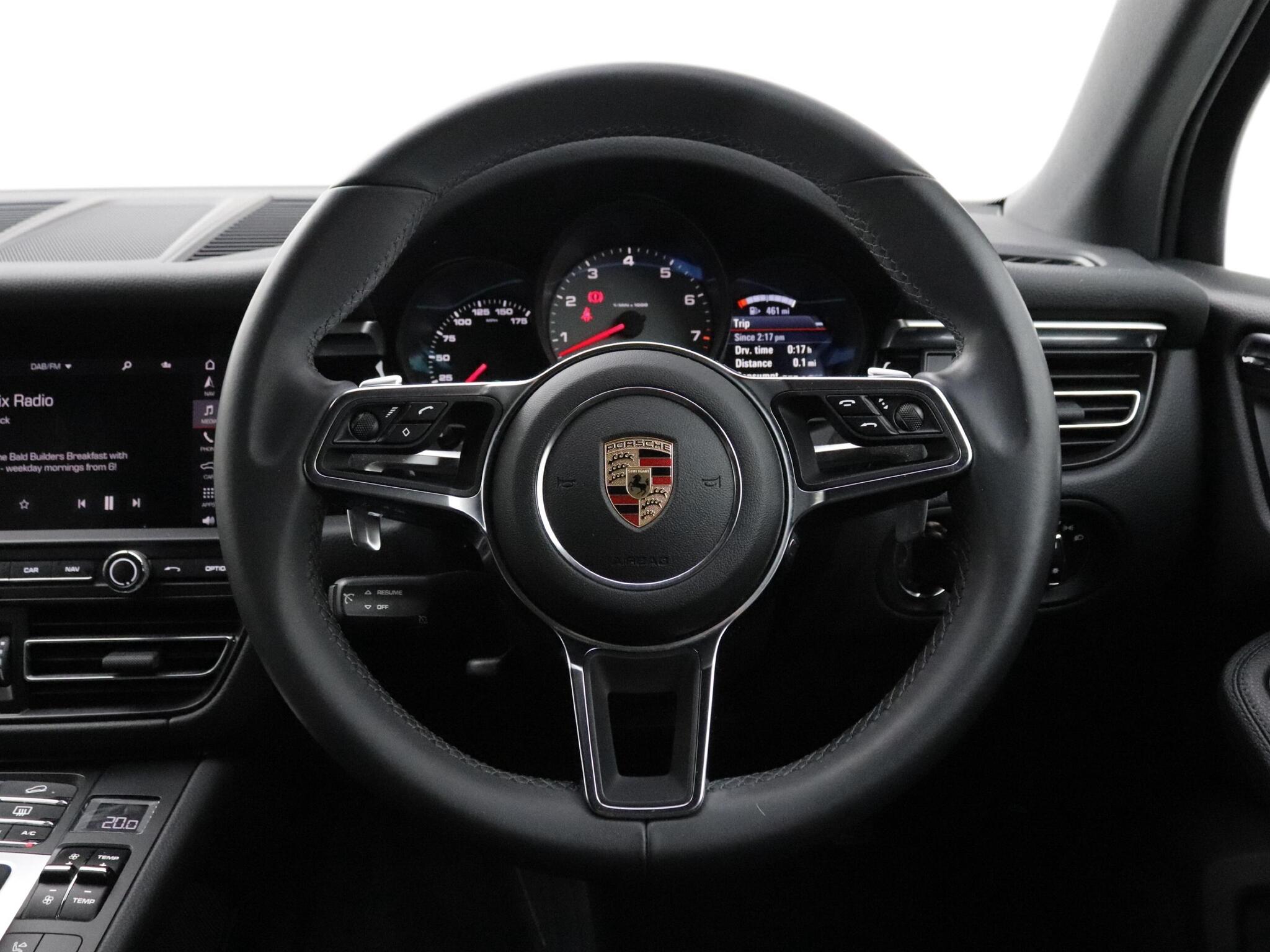 Porsche Macan view 11