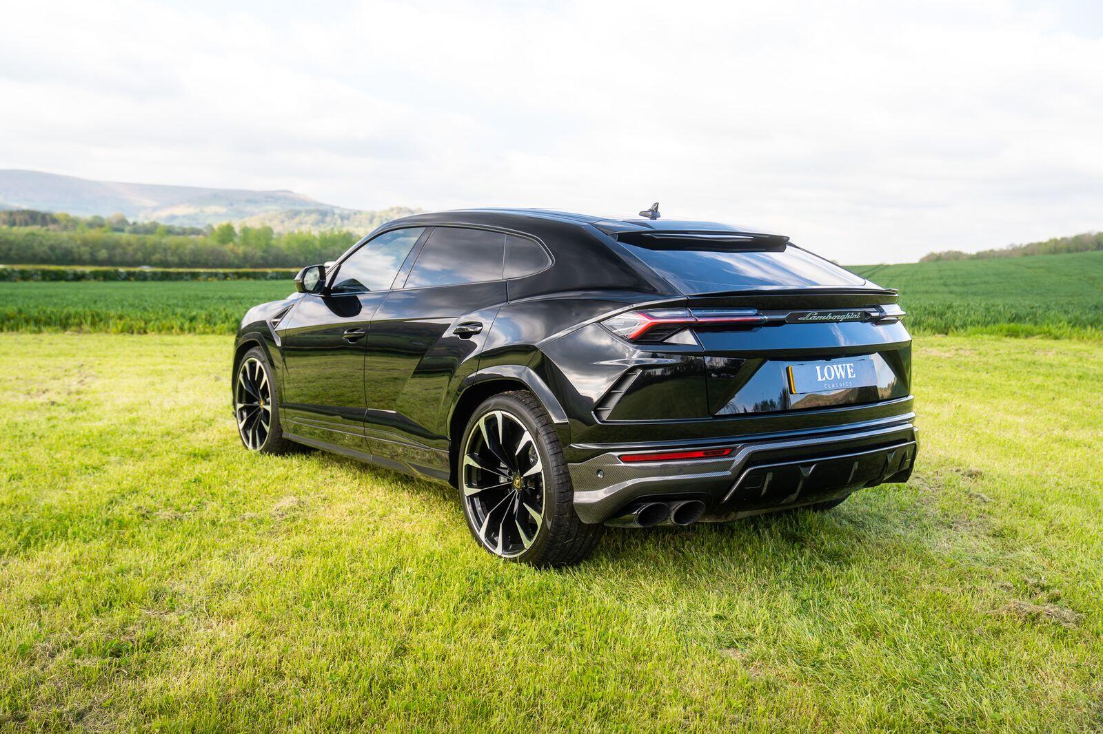 Lamborghini Urus view 7