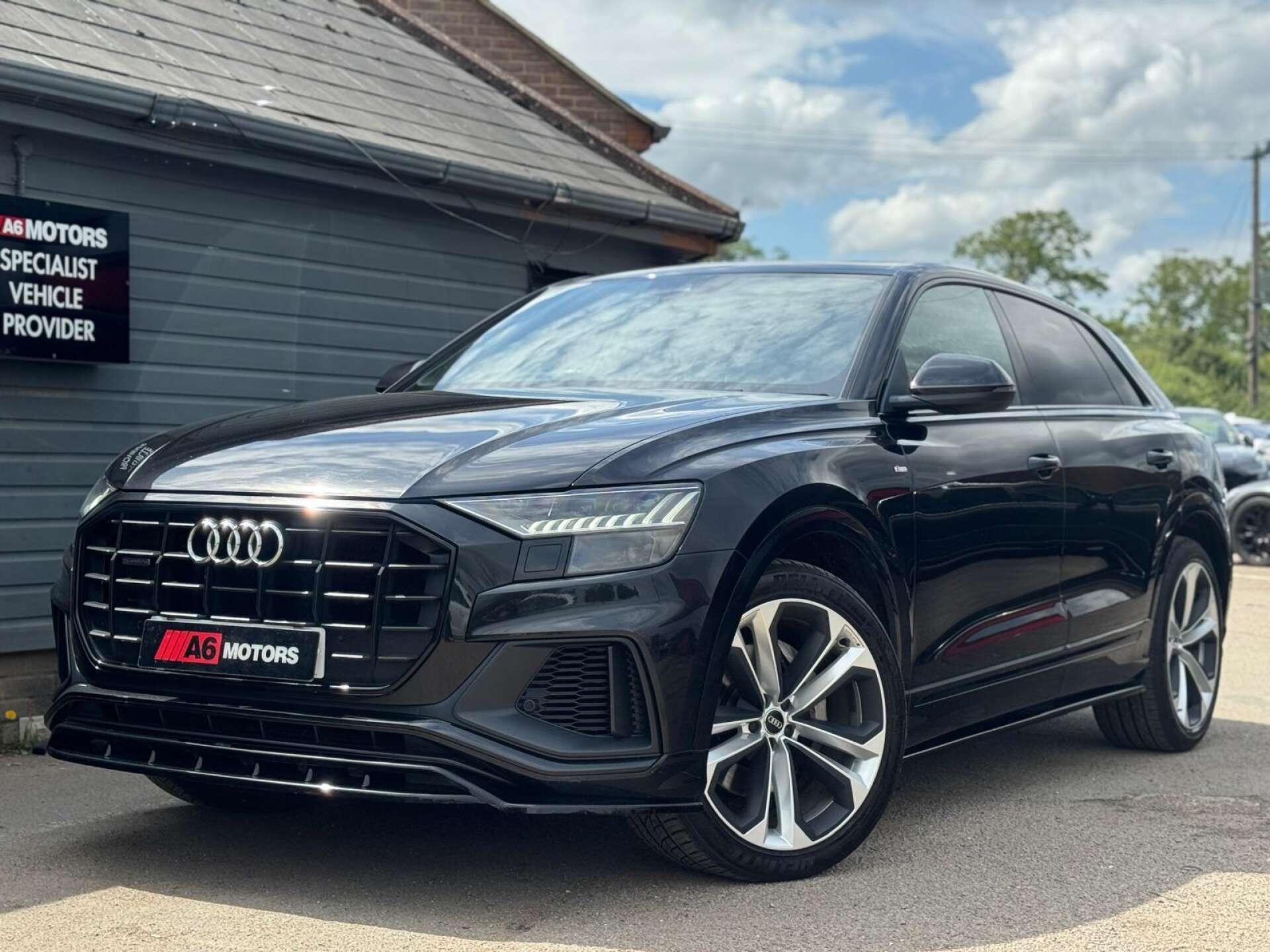 Audi Q8 view 20