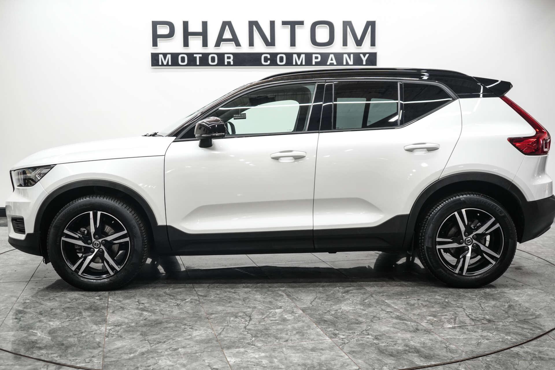 Volvo XC40 view 3