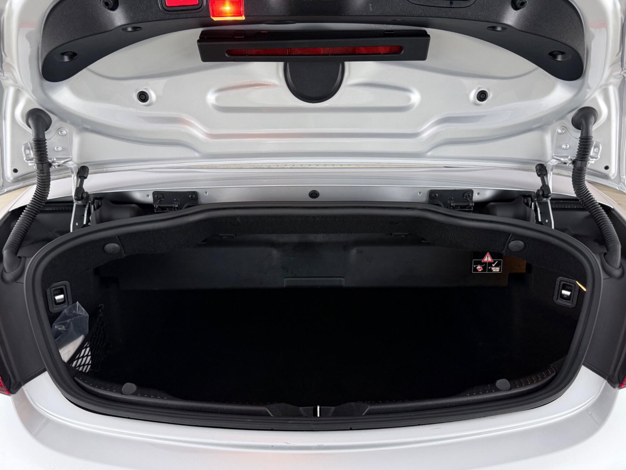 Mercedes-Benz C-Class view 13
