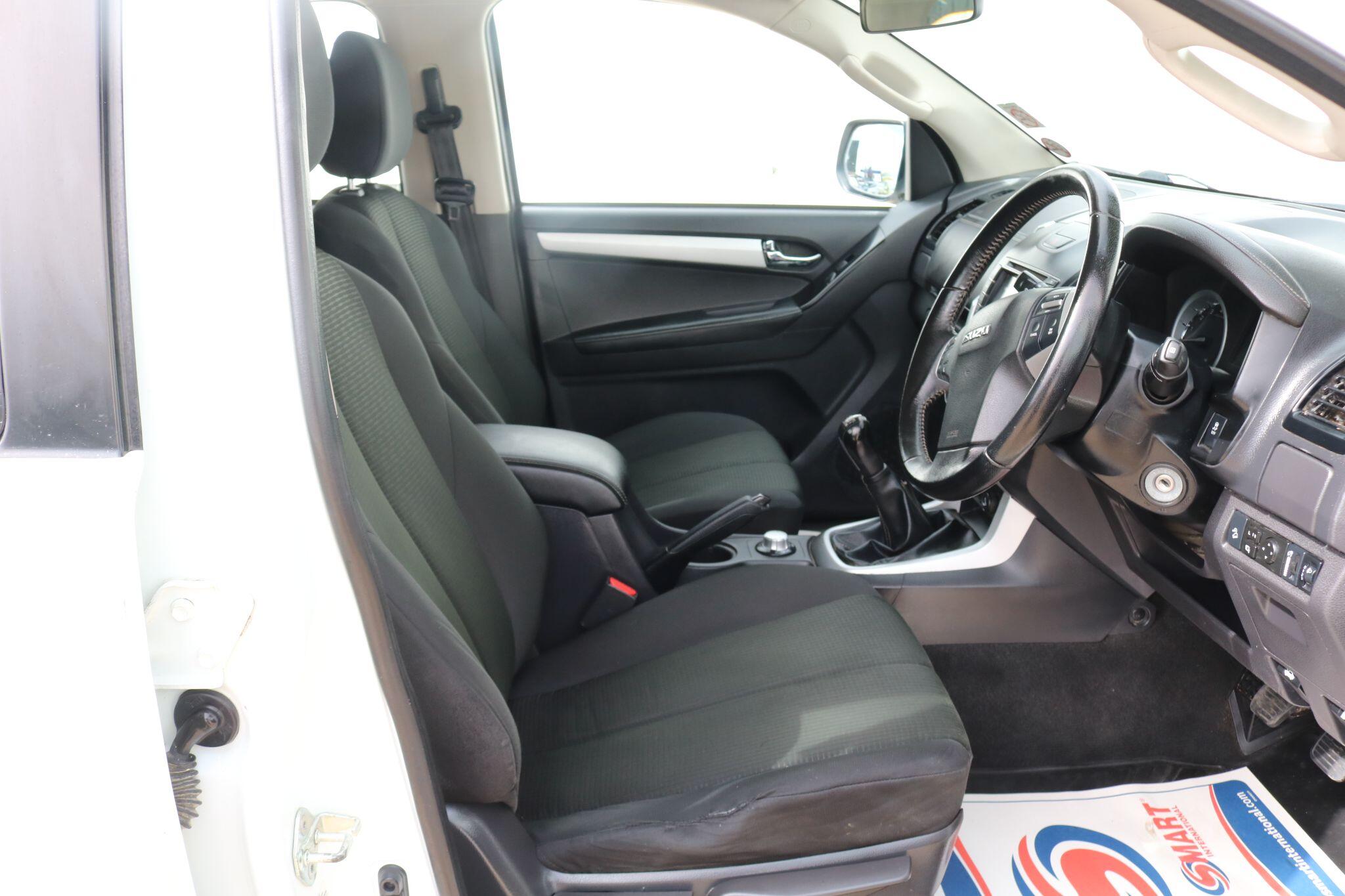 Isuzu D-Max view 24