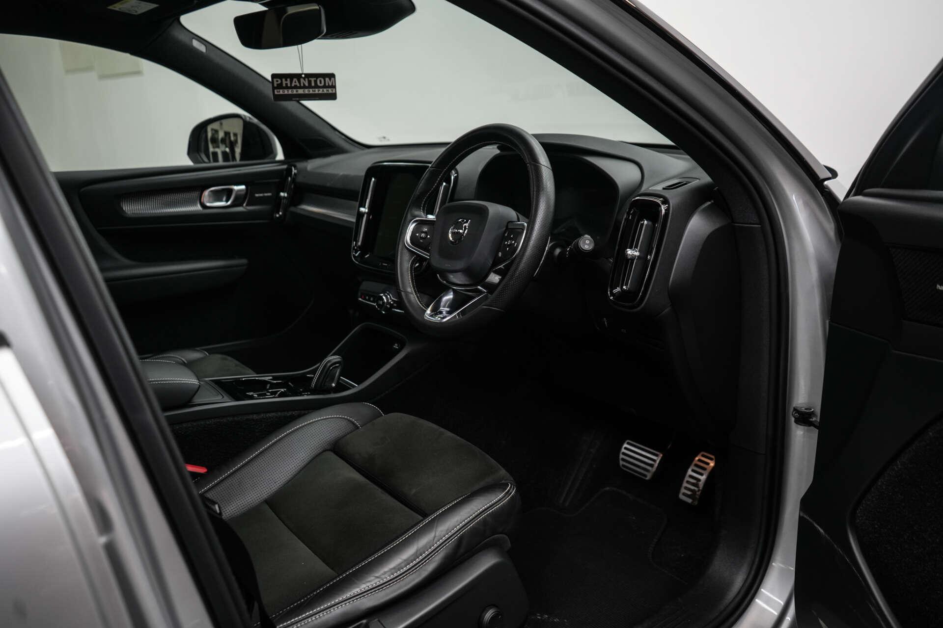 Volvo XC40 view 14