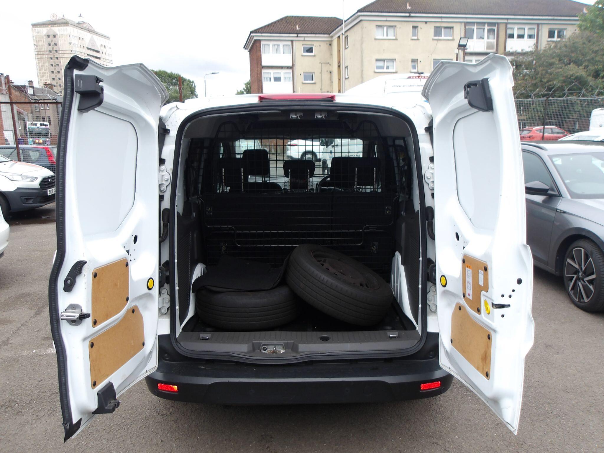 Ford Transit Connect view 14