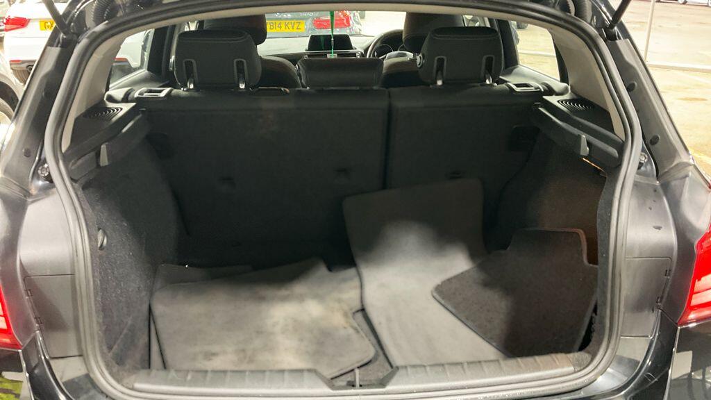 BMW 1 Series view 14
