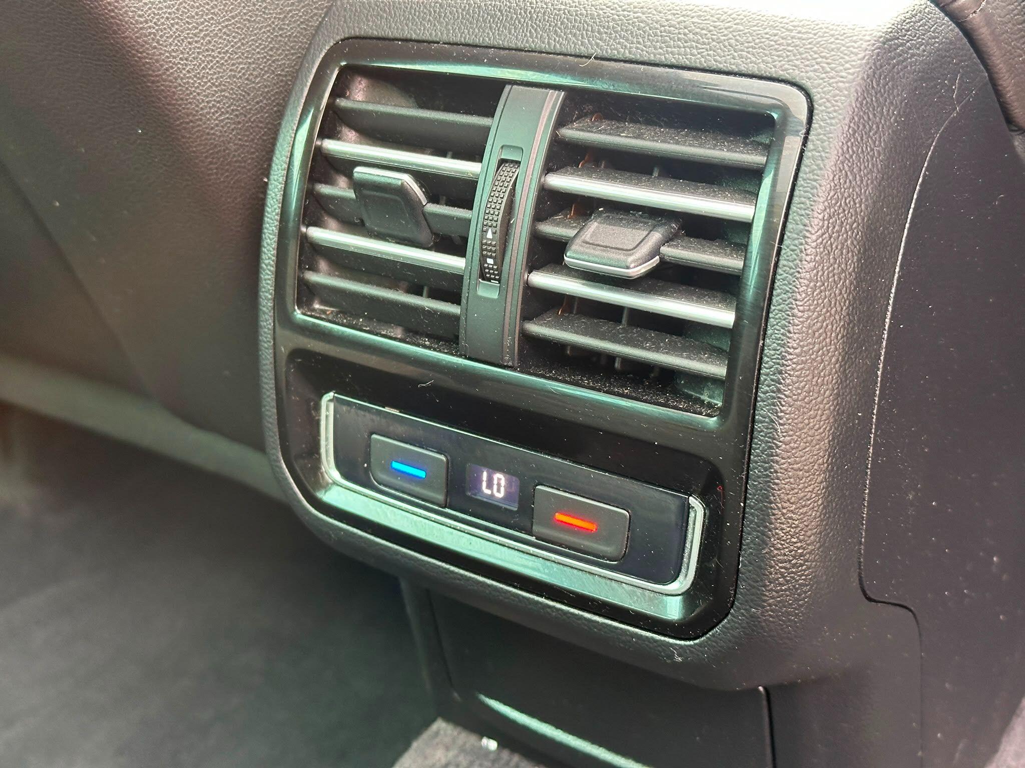 Volkswagen Passat view 12