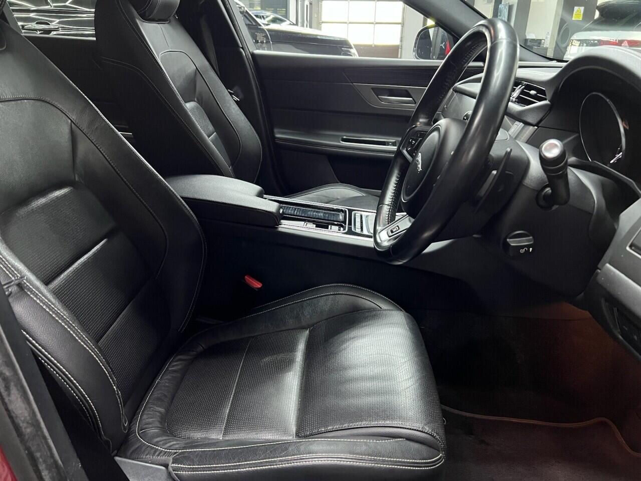 Jaguar XF view 34