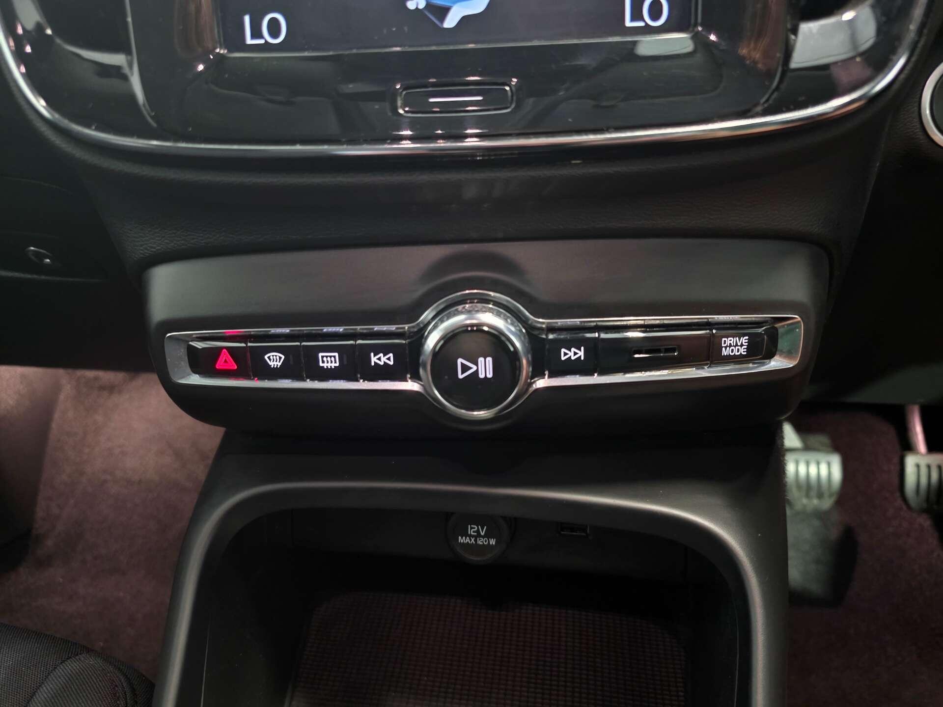 Volvo XC40 view 21