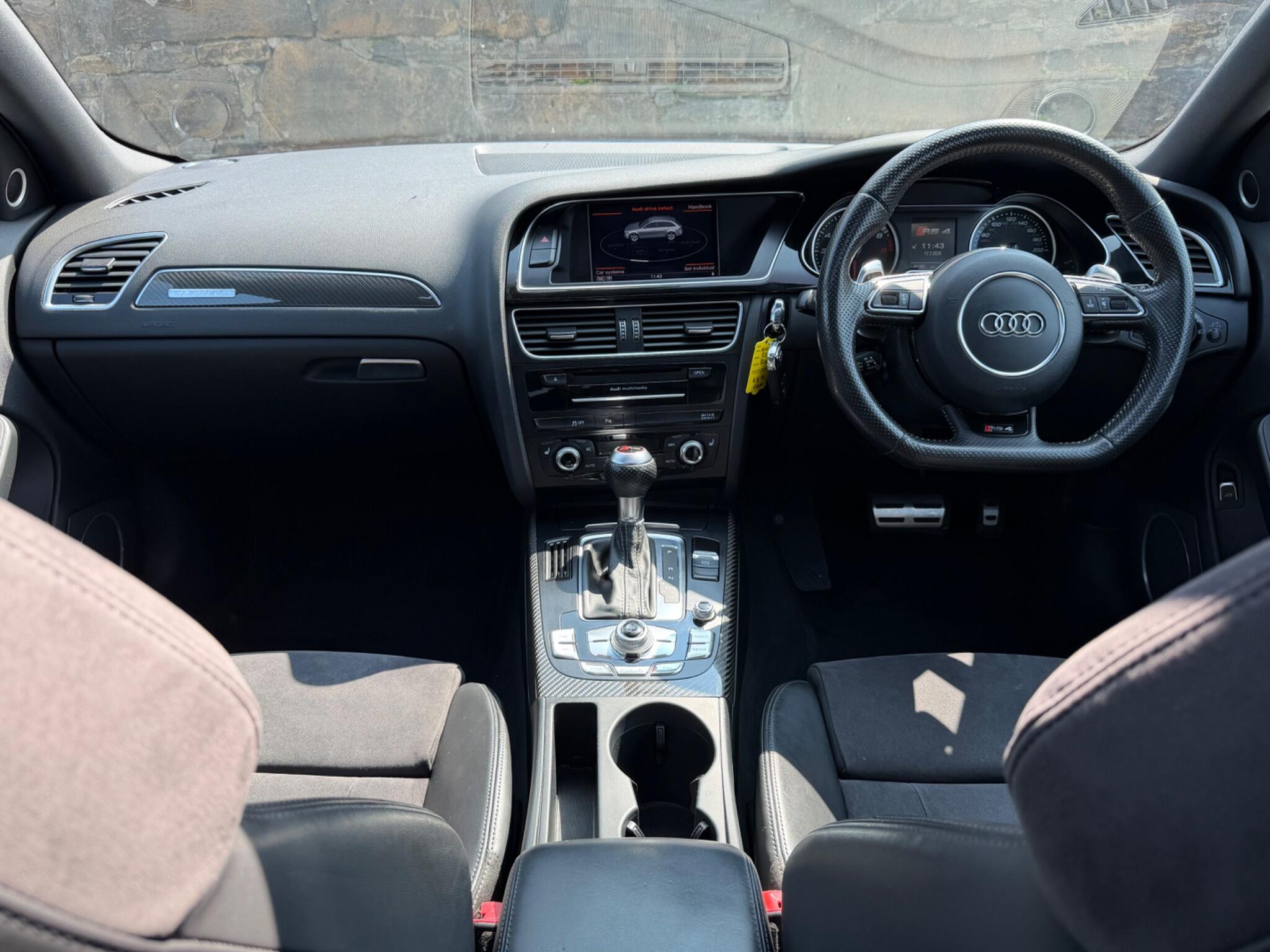 Audi RS4 view 12