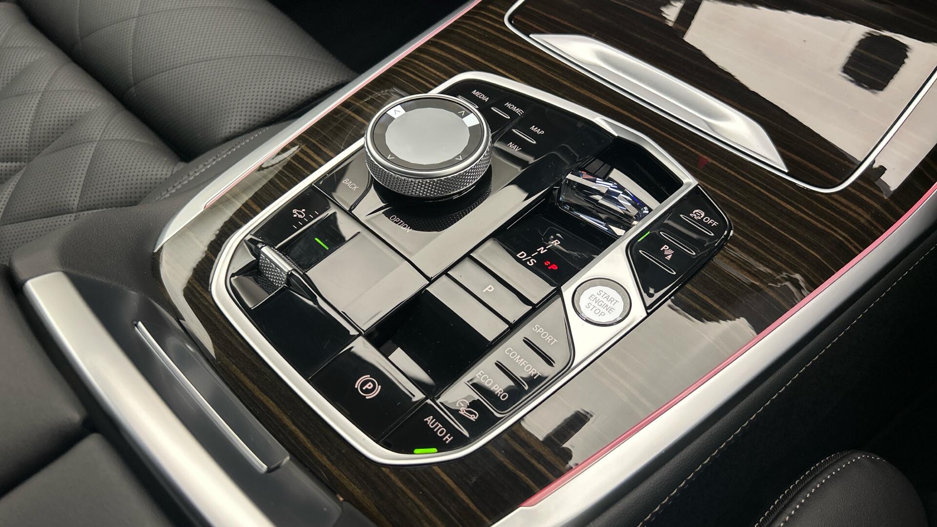 BMW X7 view 10