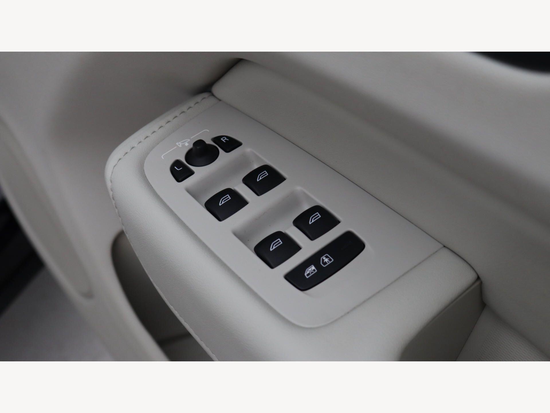 Volvo XC60 view 24